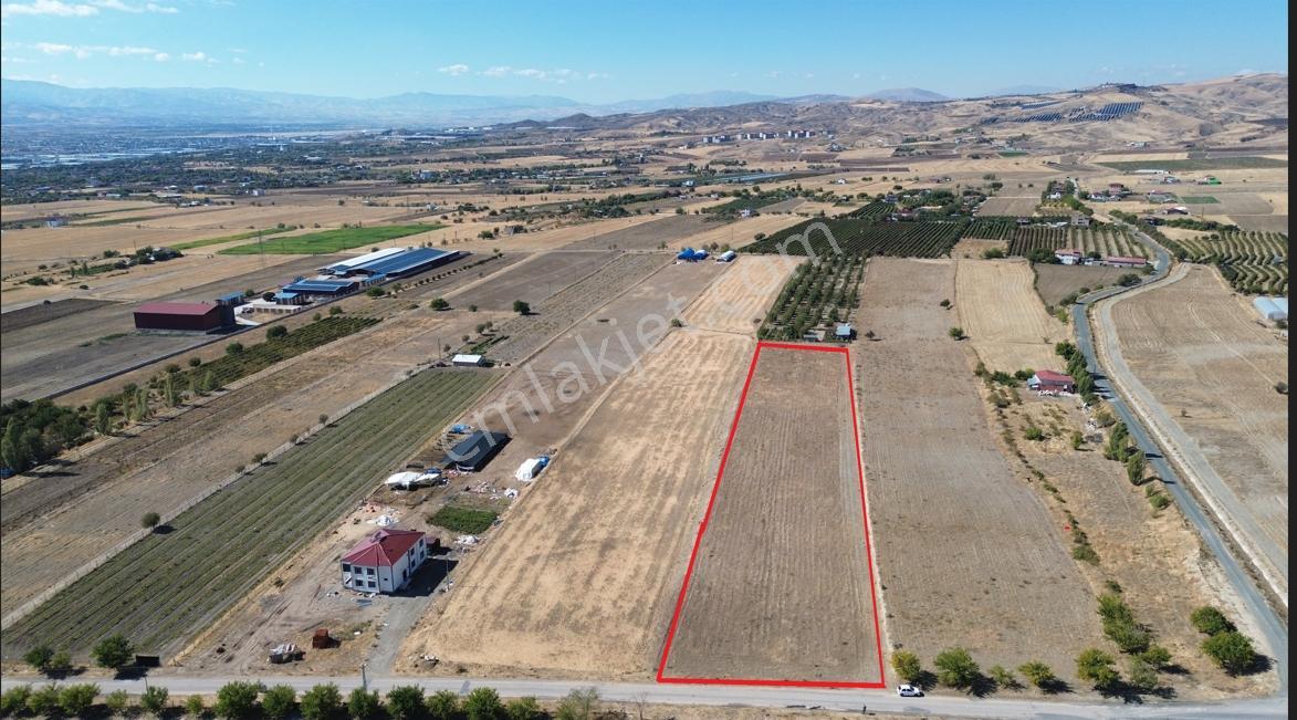 Ecrin Emlaktan Yurtbaşında 10,171m2 Yola Sıfır Tarla