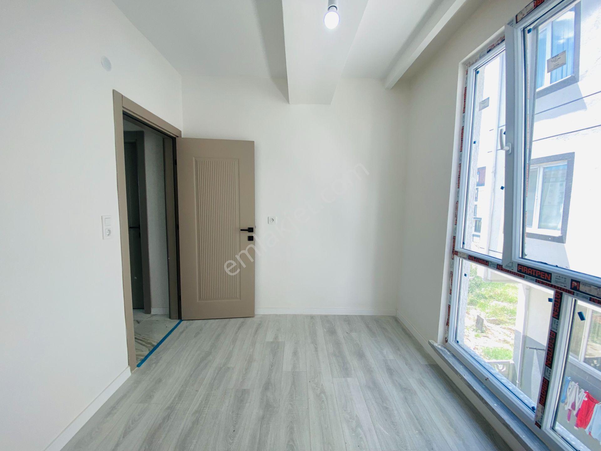 Güven'den Kapaklıda Caddeye,servislere Yakın Arakat Ön Cephe Ev - Görsel 11