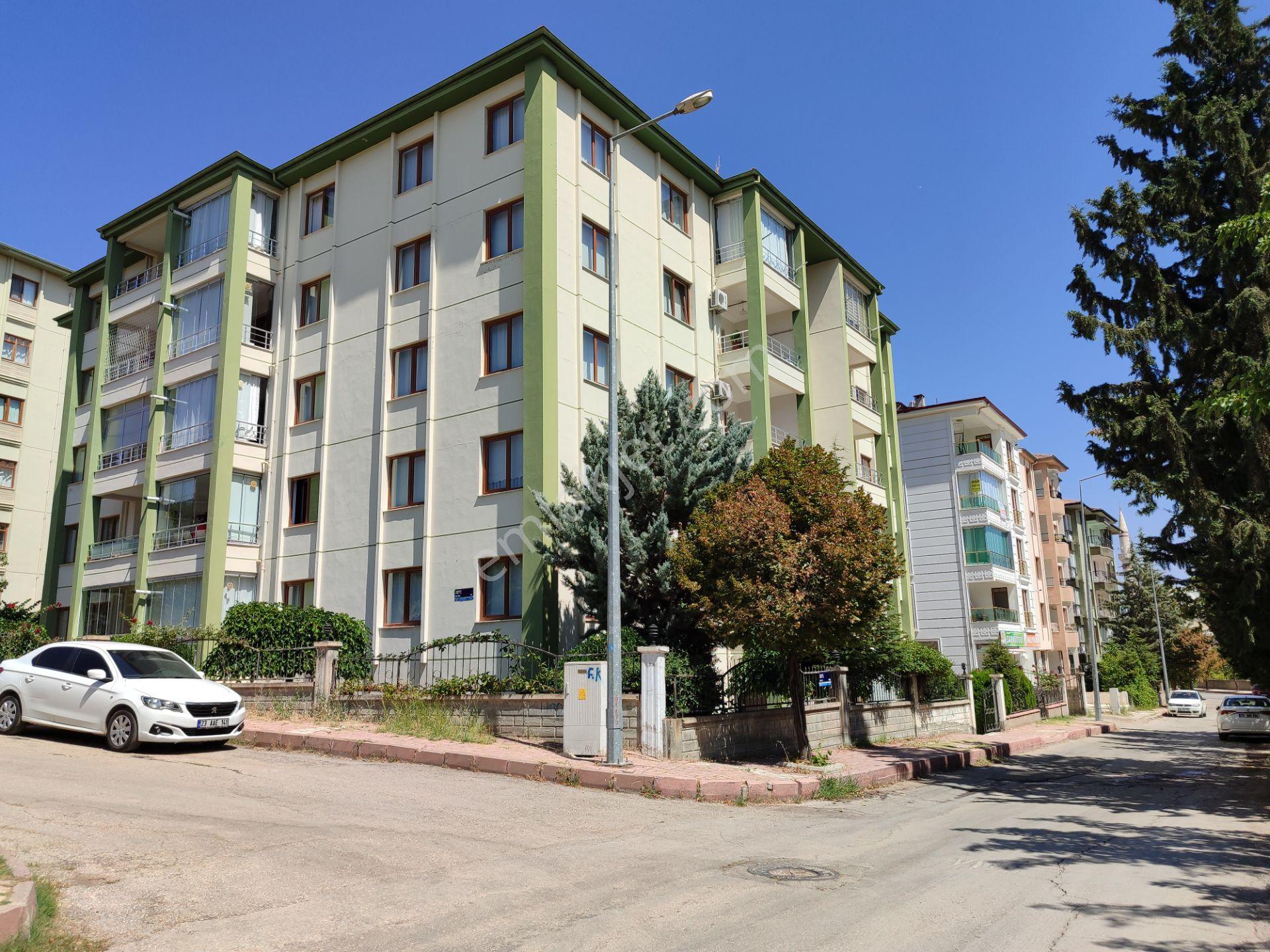 Cumhuriyet Mah Akgün Altı Kiralık 4+1 Ara Kat Daire - Görsel 4