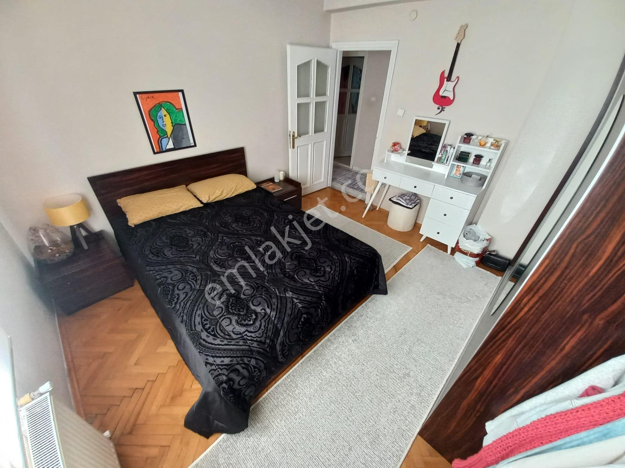 Fındıklı Işıltı Sokakta Yüksek Kat Geniş 3+1 110 M2 Asansörlü ! - Görsel 12