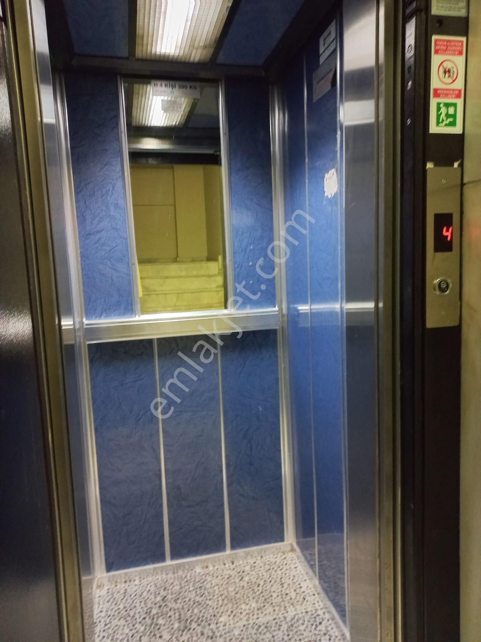 Fındıklı Işıltı Sokakta Yüksek Kat Geniş 3+1 110 M2 Asansörlü ! - Görsel 28