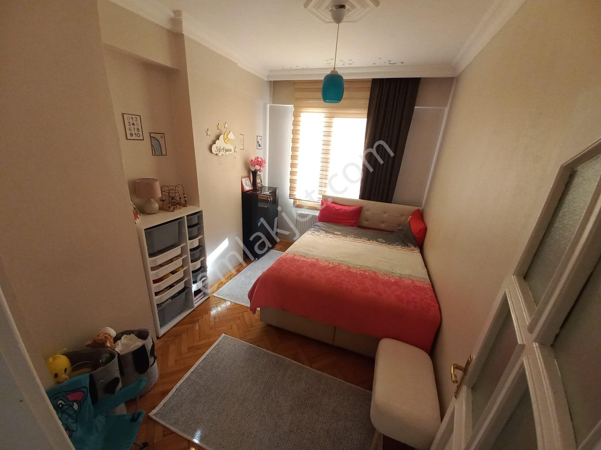 Fındıklı Işıltı Sokakta Yüksek Kat Geniş 3+1 110 M2 Asansörlü ! - Görsel 23