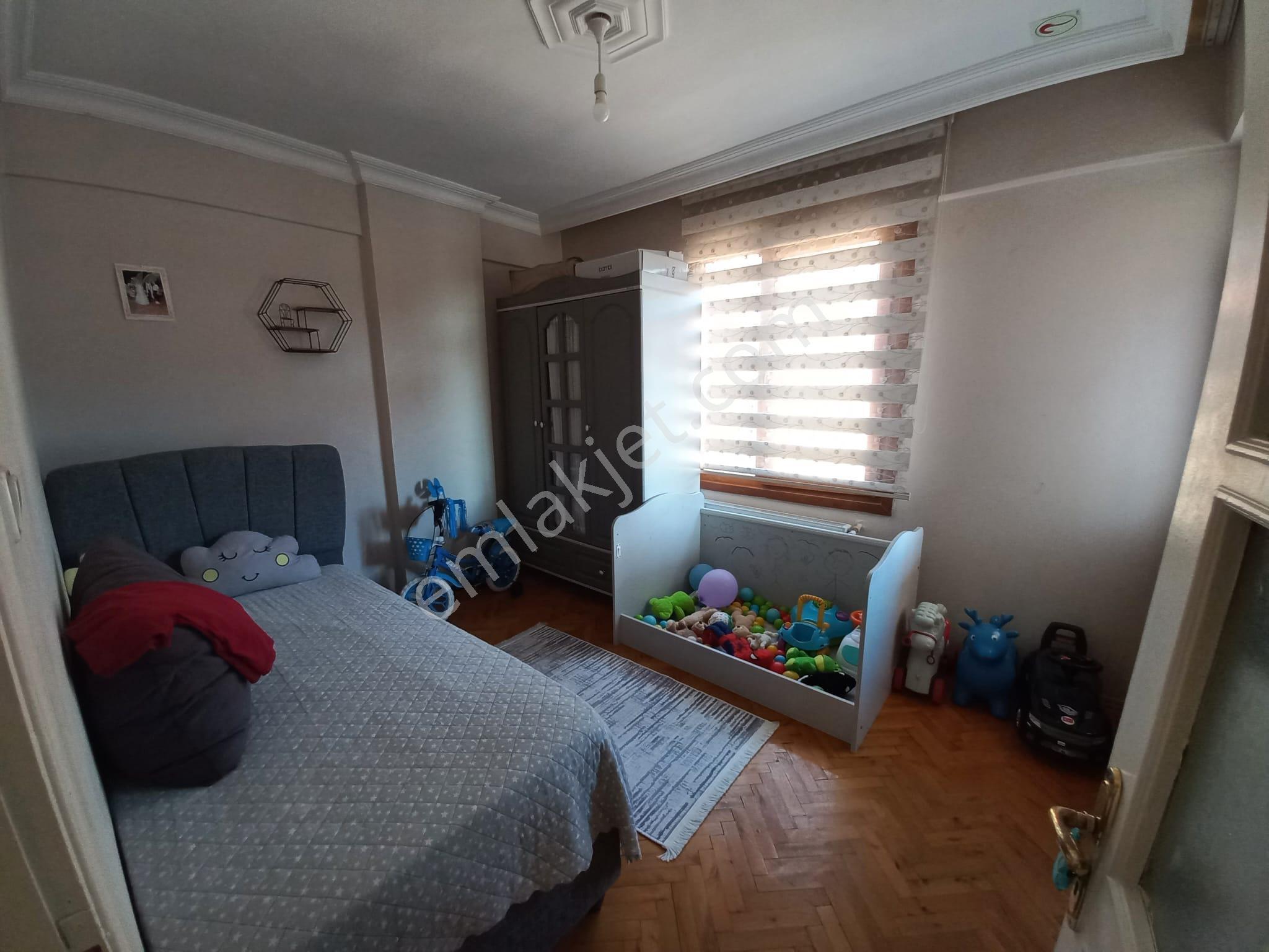 Fındıklı Işıltı Sokakta Yüksek Kat Geniş 3+1 110 M2 Asansörlü ! - Görsel 20
