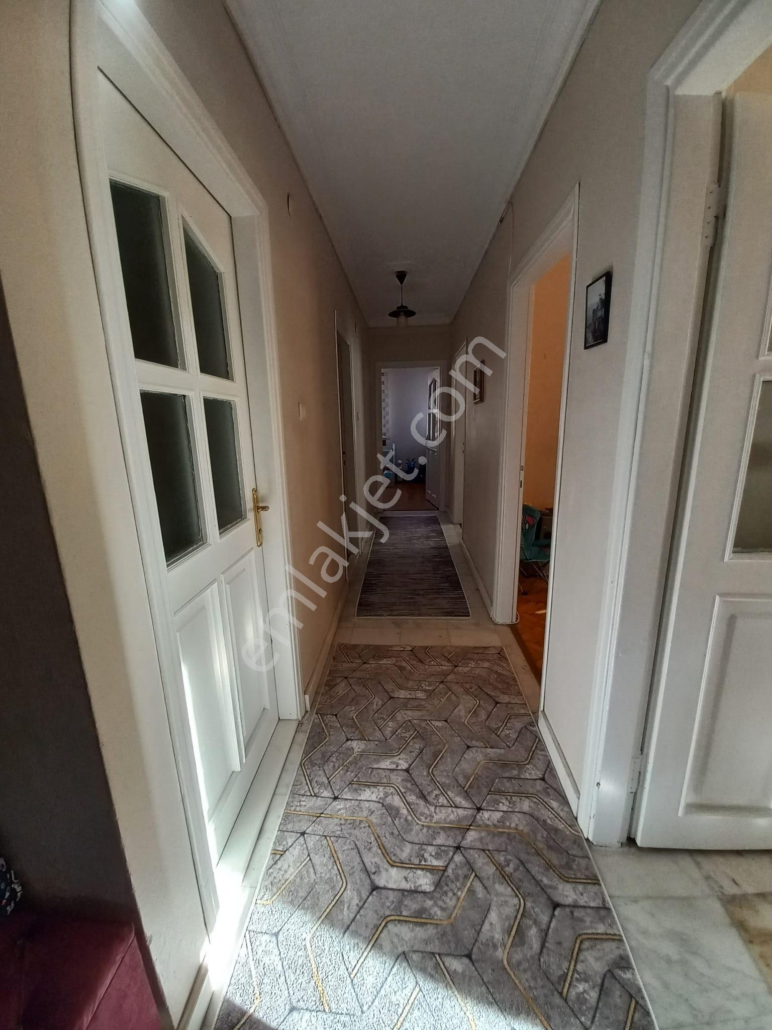 Fındıklı Işıltı Sokakta Yüksek Kat Geniş 3+1 110 M2 Asansörlü ! - Görsel 11