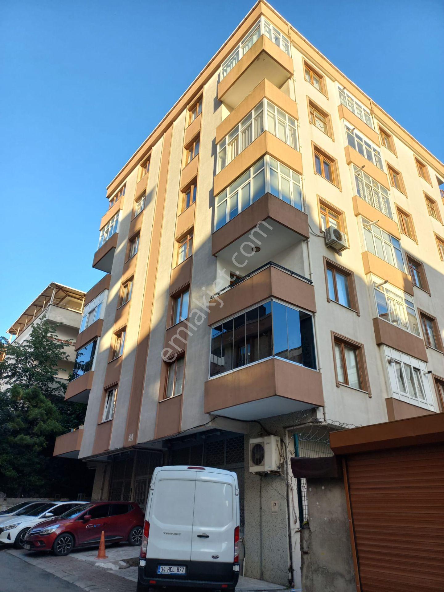 Fındıklı Işıltı Sokakta Yüksek Kat Geniş 3+1 110 M2 Asansörlü ! - Görsel 33