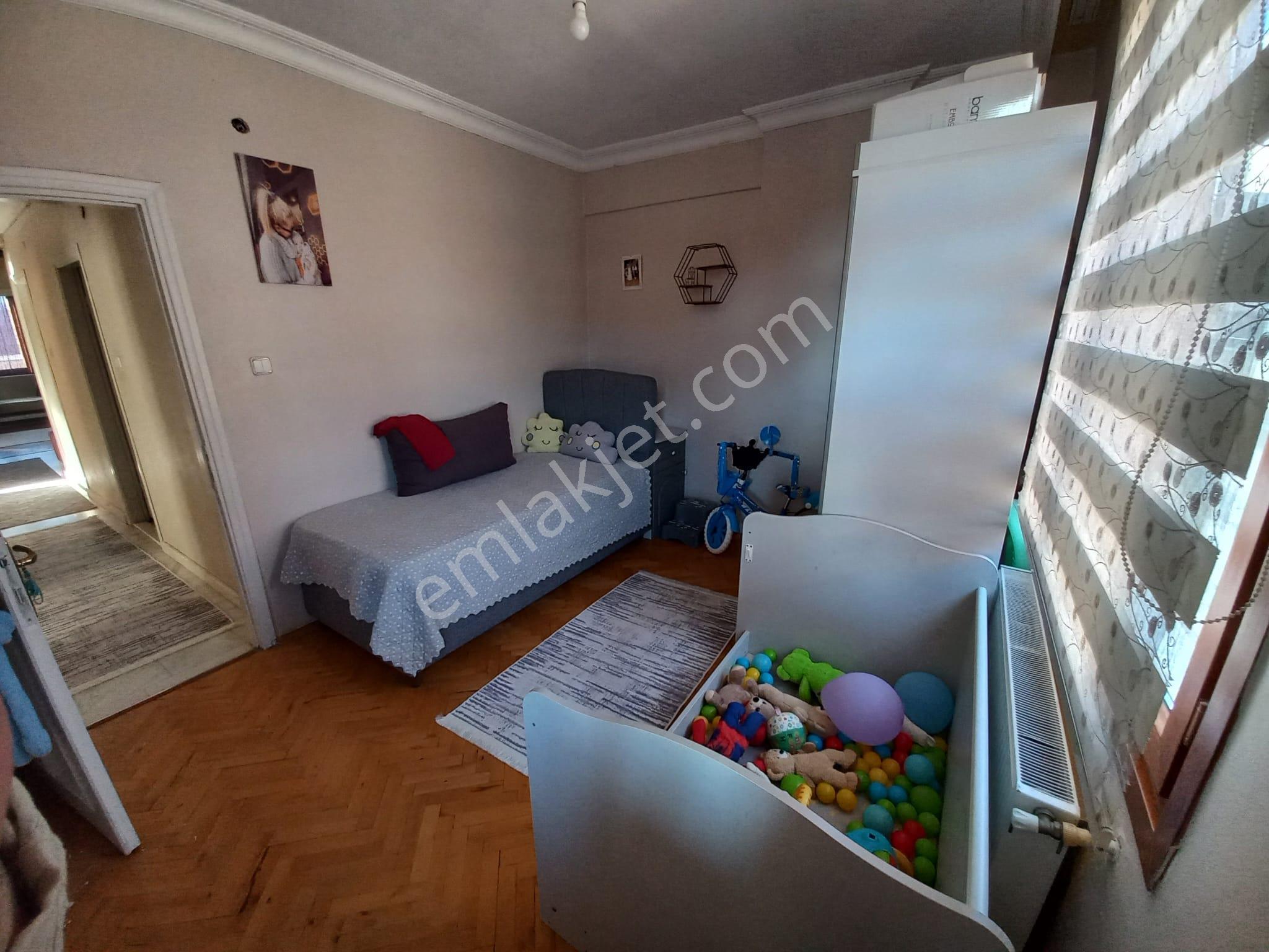 Fındıklı Işıltı Sokakta Yüksek Kat Geniş 3+1 110 M2 Asansörlü ! - Görsel 19
