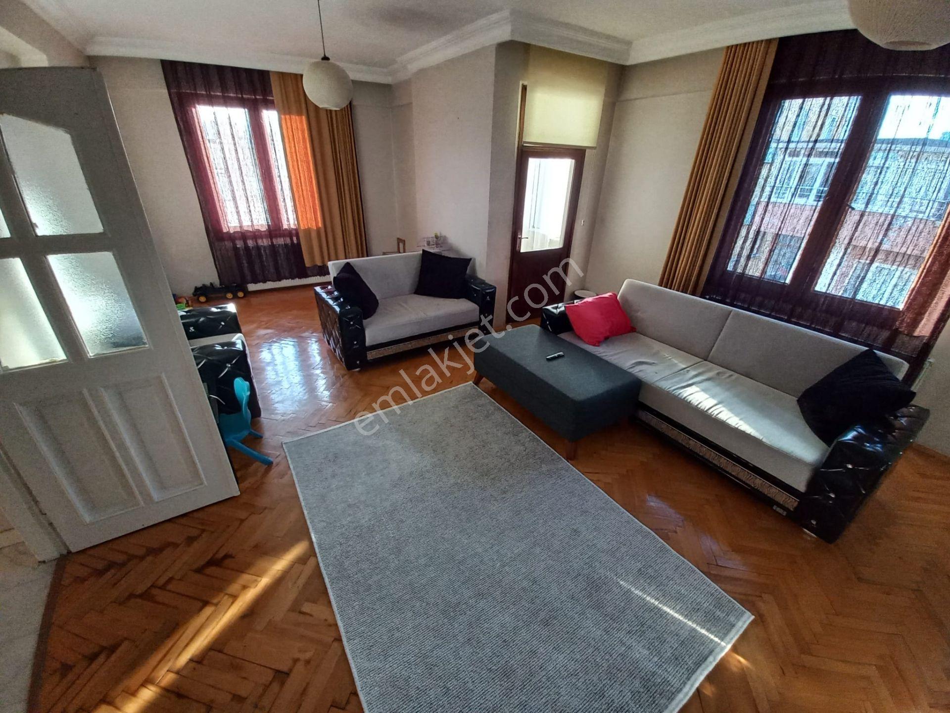 Fındıklı Işıltı Sokakta Yüksek Kat Geniş 3+1 110 M2 Asansörlü ! - Görsel 4