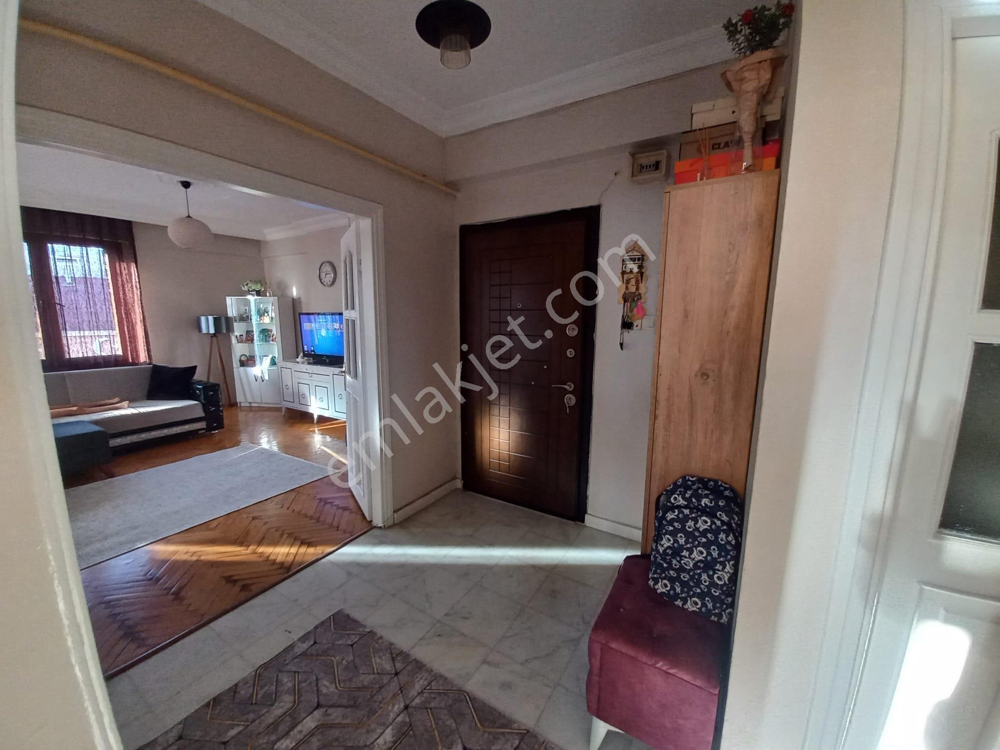 Fındıklı Işıltı Sokakta Yüksek Kat Geniş 3+1 110 M2 Asansörlü ! - Görsel 9