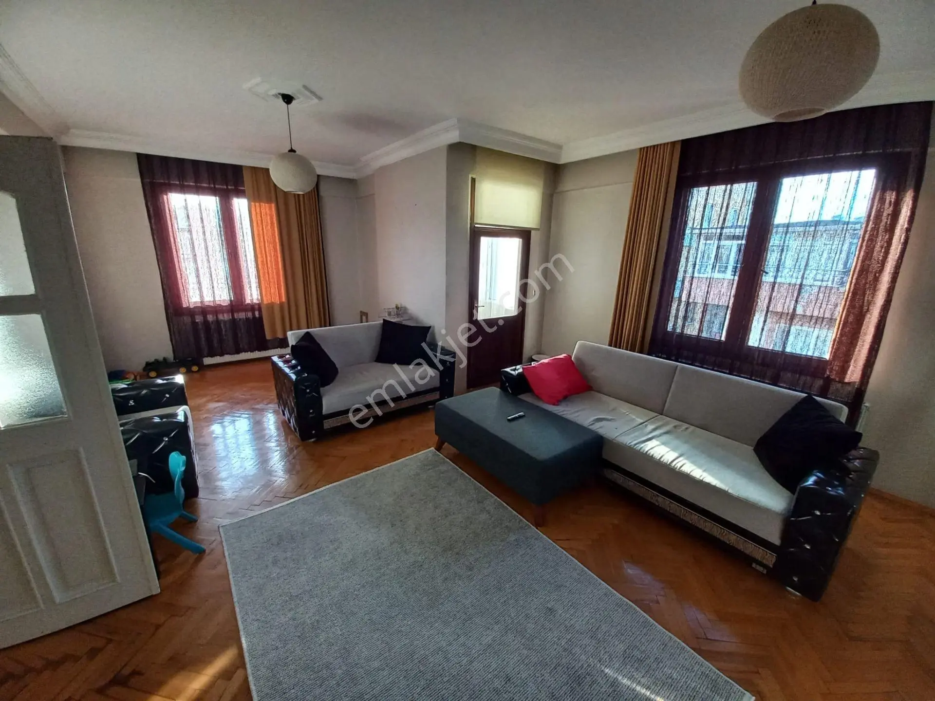 Fındıklı Işıltı Sokakta Yüksek Kat Geniş 3+1 110 M2 Asansörlü ! - Görsel 5
