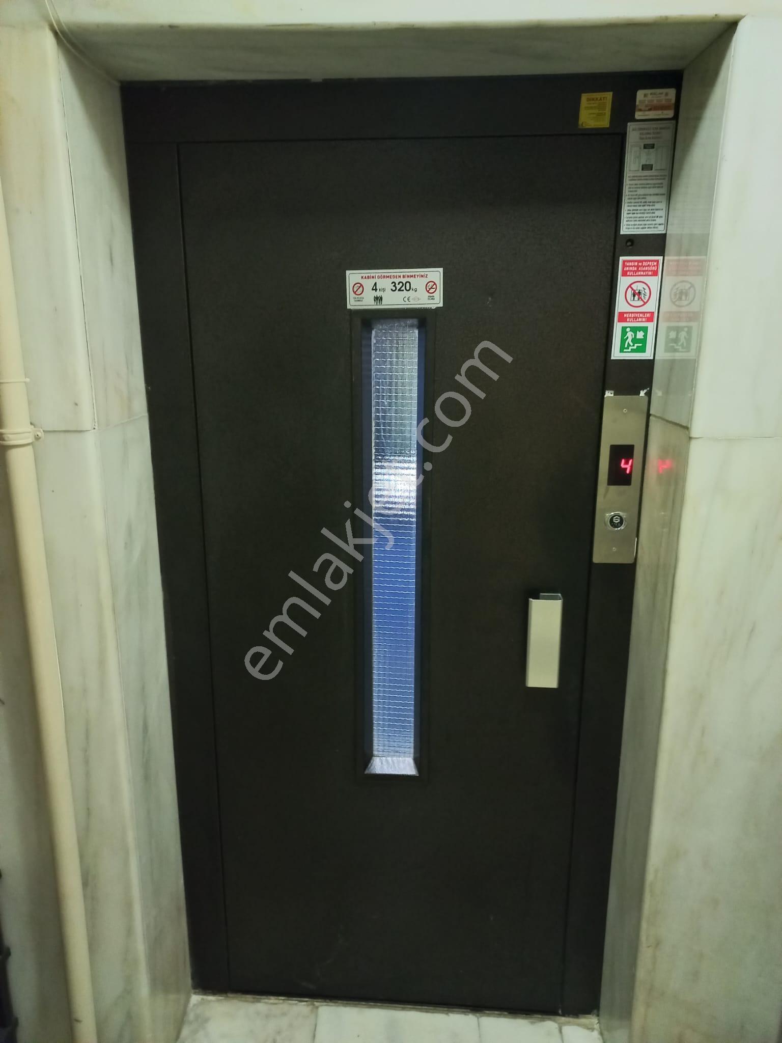 Fındıklı Işıltı Sokakta Yüksek Kat Geniş 3+1 110 M2 Asansörlü ! - Görsel 29