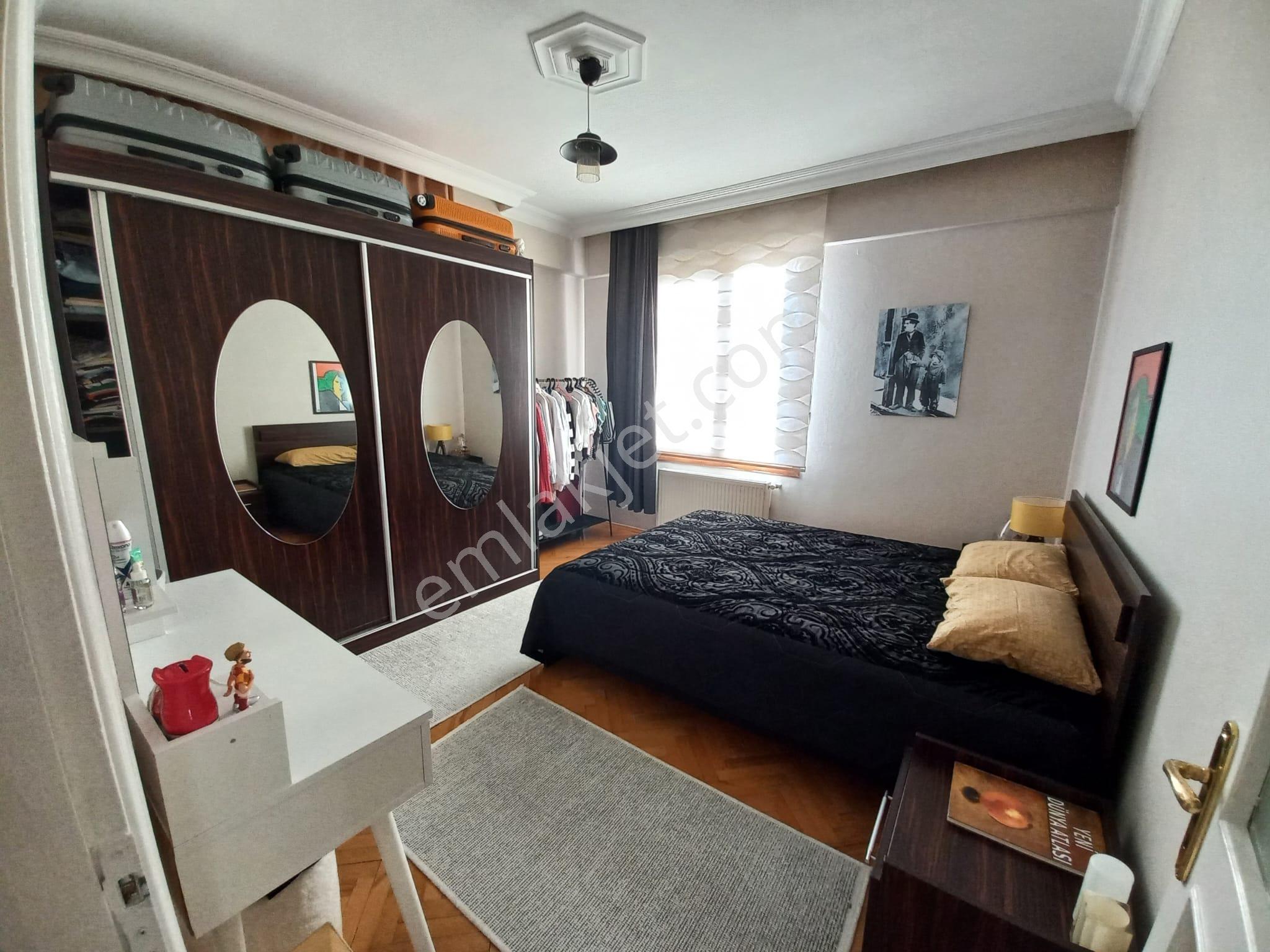 Fındıklı Işıltı Sokakta Yüksek Kat Geniş 3+1 110 M2 Asansörlü ! - Görsel 14