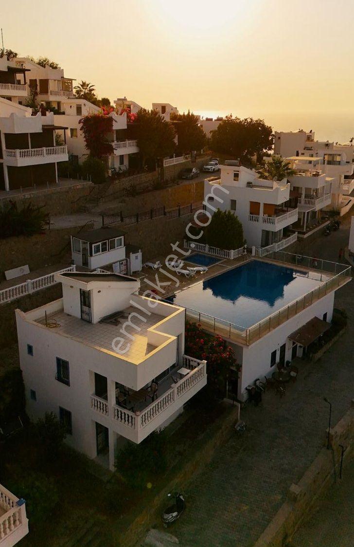 Yalıkavak Geriş'te Full Deniz Manzaralı Ortak Havuzlu Müstakil Villa