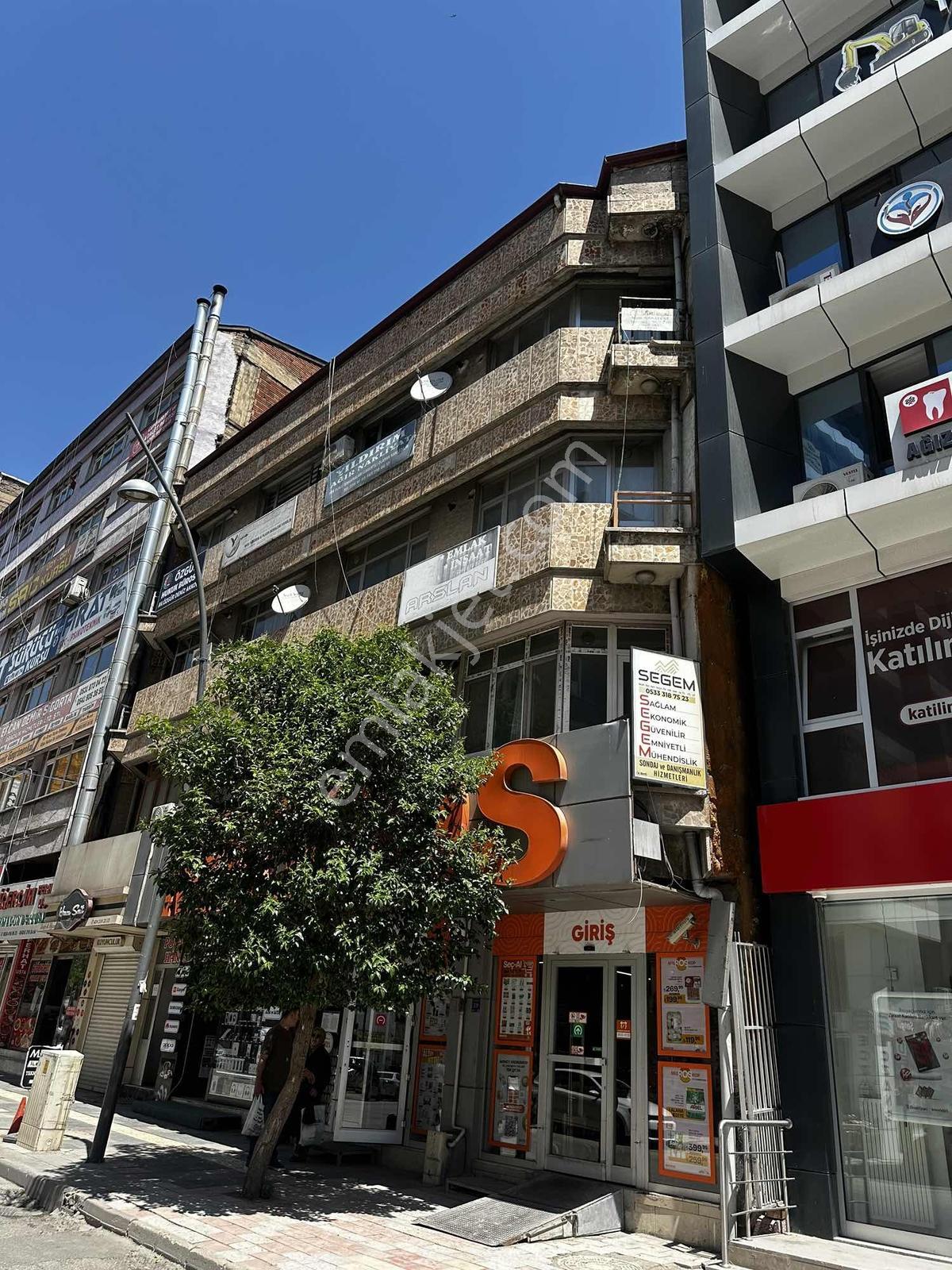 Hürriyet Cd. Migros Üstü Kiralık 2+0 Ofis (ön Cephe) - Görsel 11
