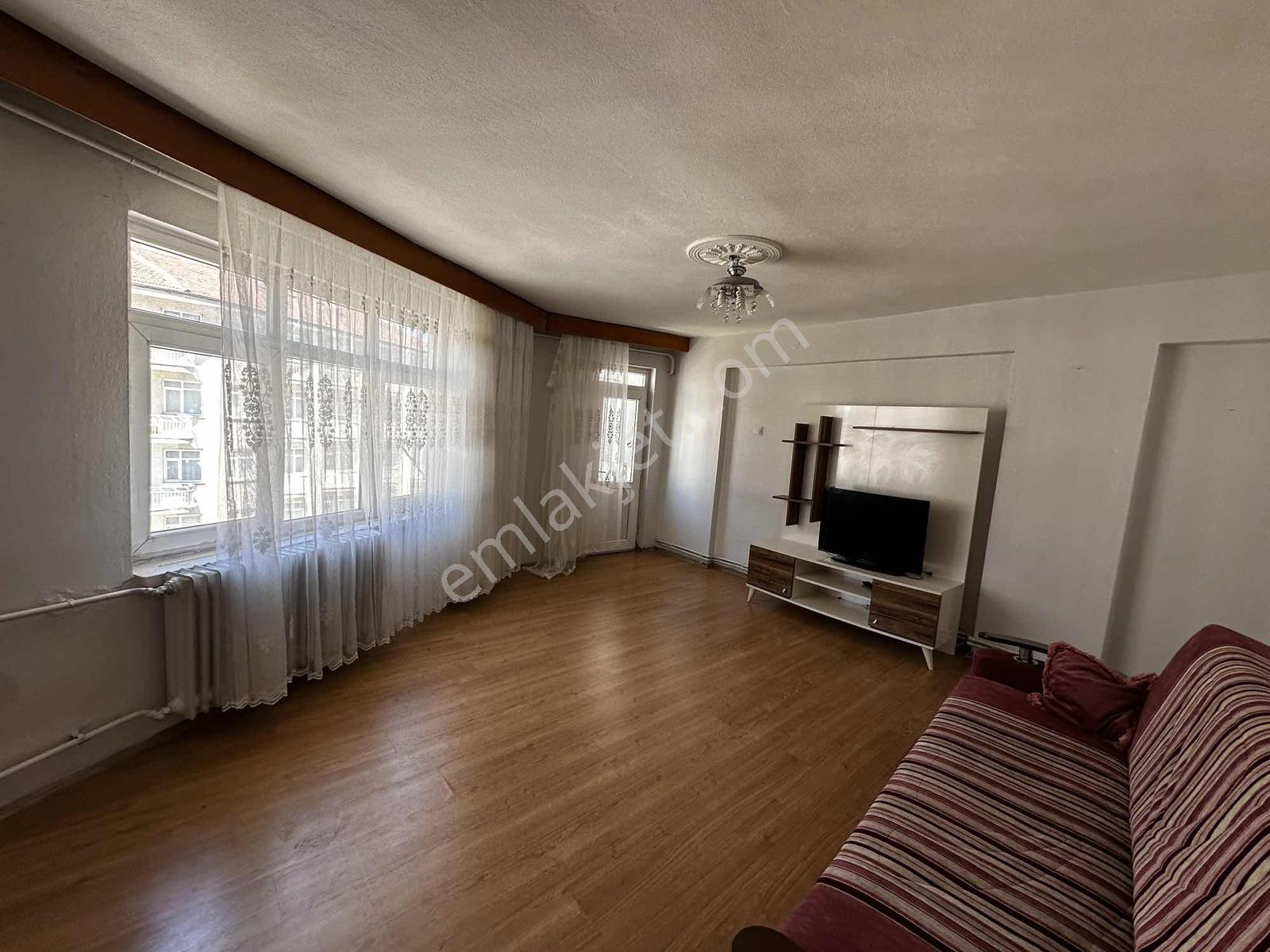 Çarşı Merkezde 1+1 Kısmi Eşyalı Kiralık Daire - Görsel 3