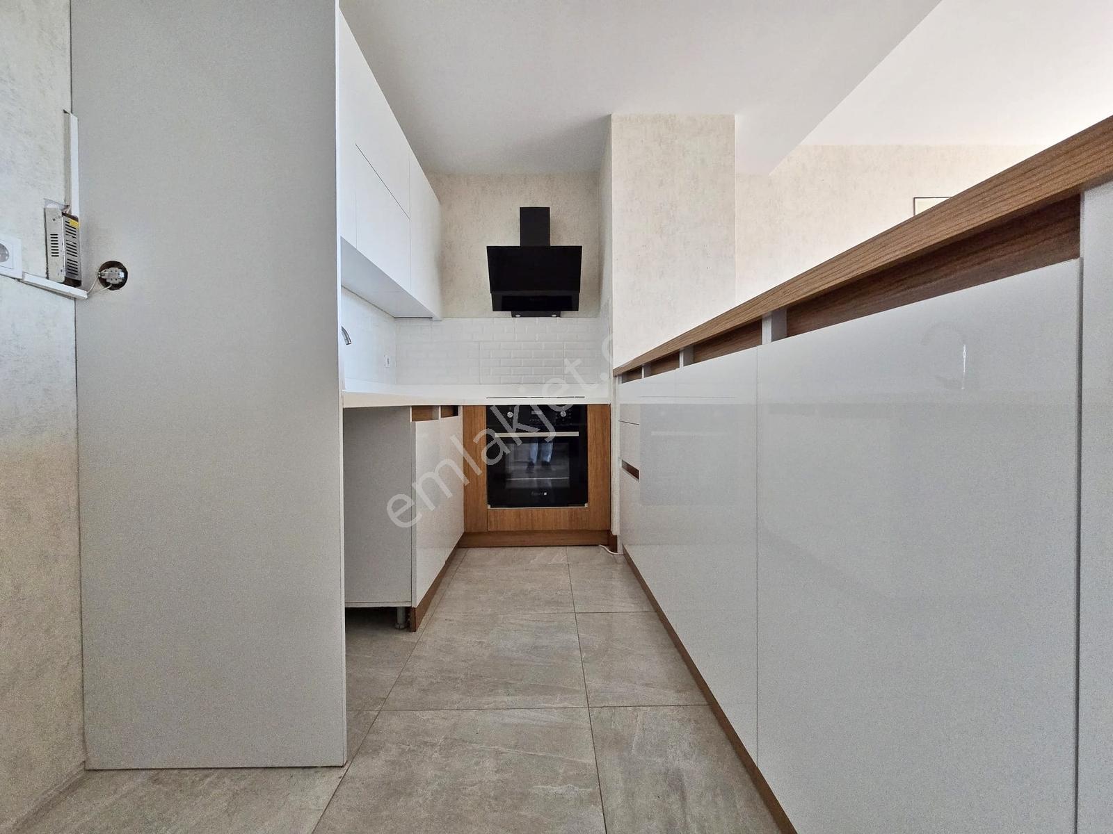 Kayalar Tower'da Güvenlikli Rezidansta 1+1 Ara Kat Kiralık Daire - Görsel 12