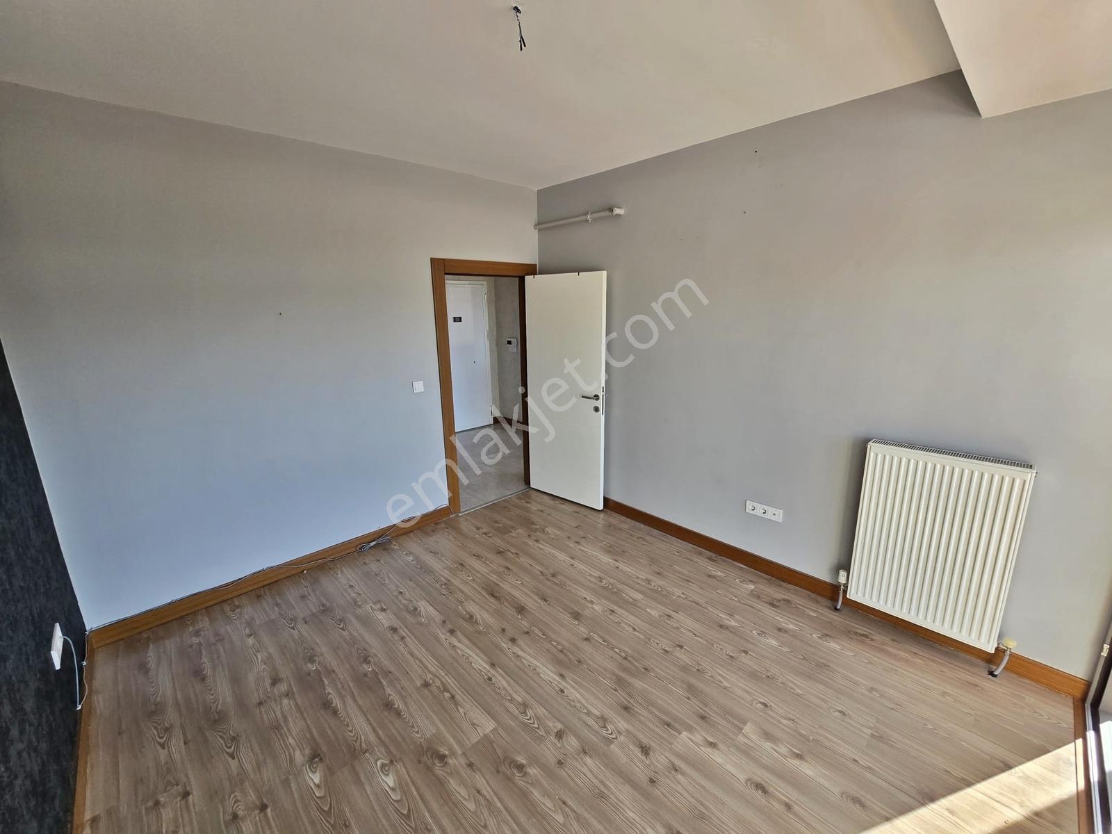 Kayalar Tower'da Güvenlikli Rezidansta 1+1 Ara Kat Kiralık Daire - Görsel 4