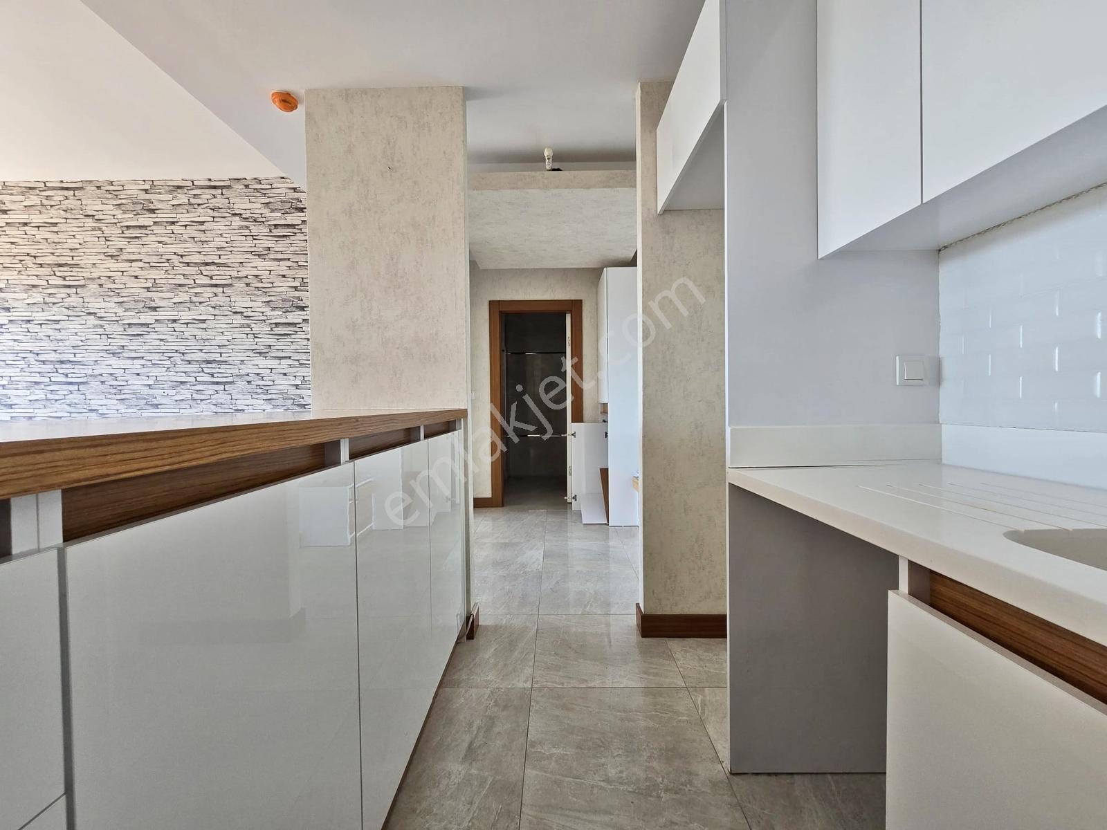 Kayalar Tower'da Güvenlikli Rezidansta 1+1 Ara Kat Kiralık Daire - Görsel 11
