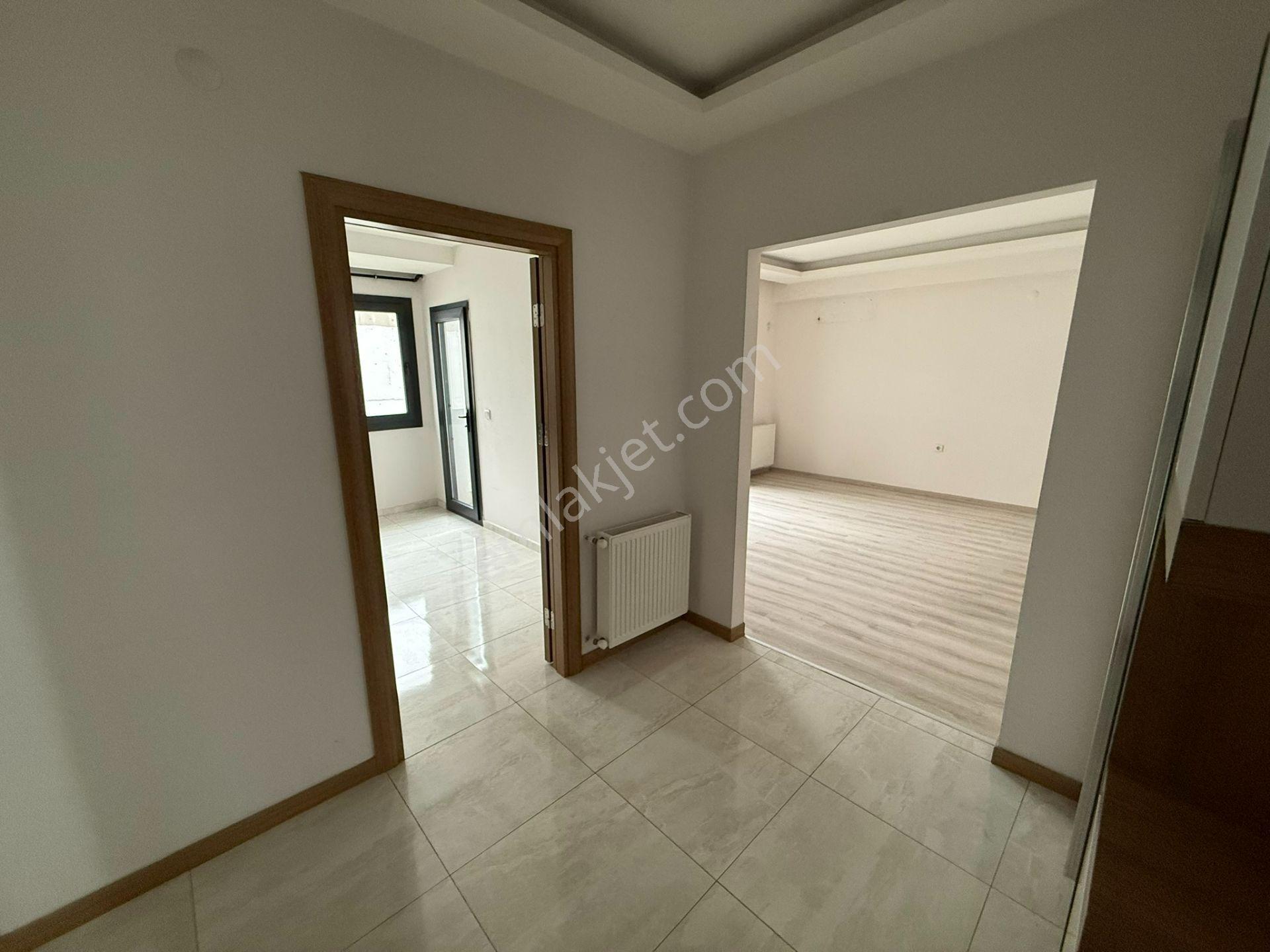 Çiğli'de Kiralık 2+1 Havuzlu Lüks Daire - Görsel 22