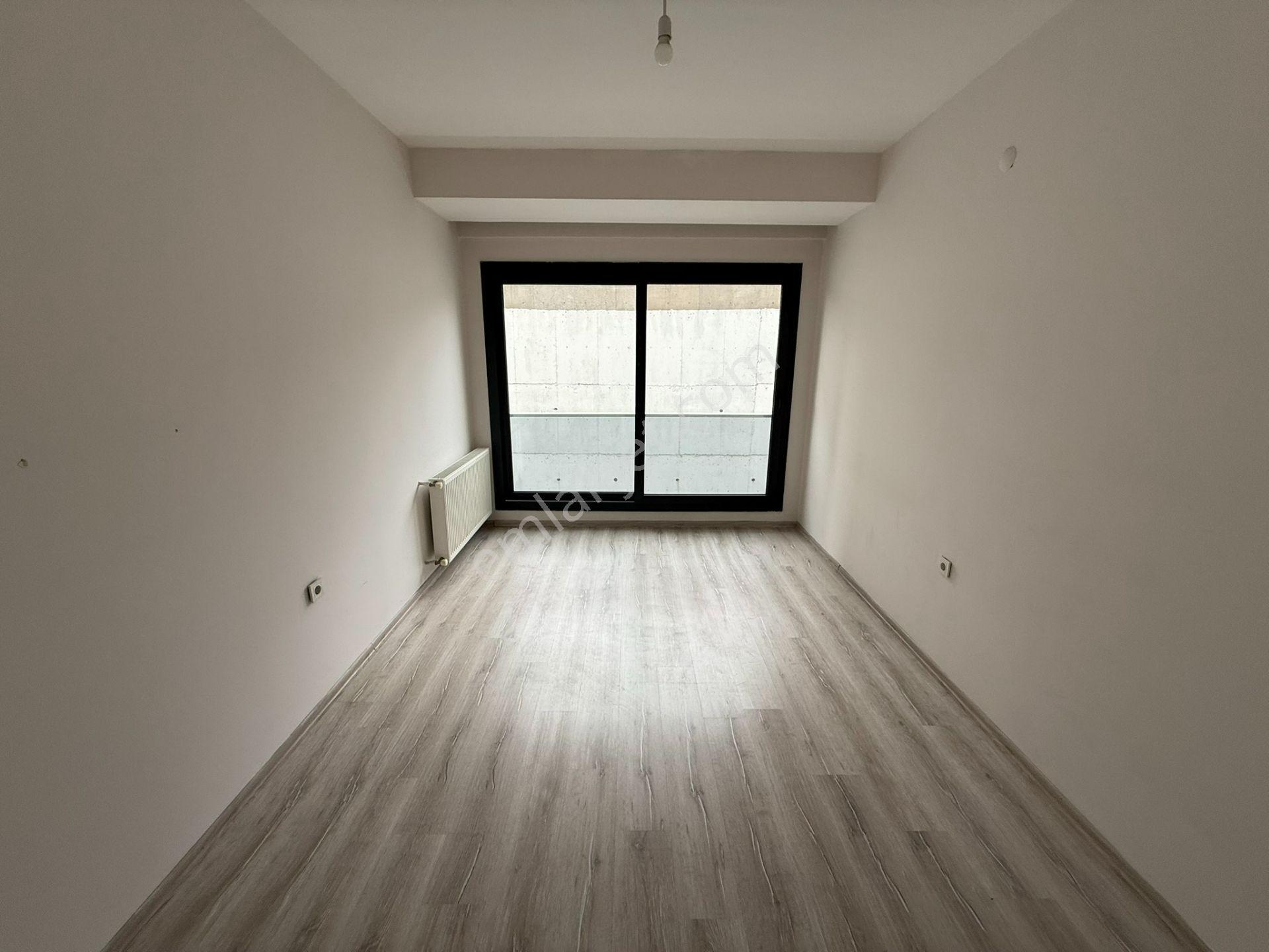 Çiğli'de Kiralık 2+1 Havuzlu Lüks Daire - Görsel 18