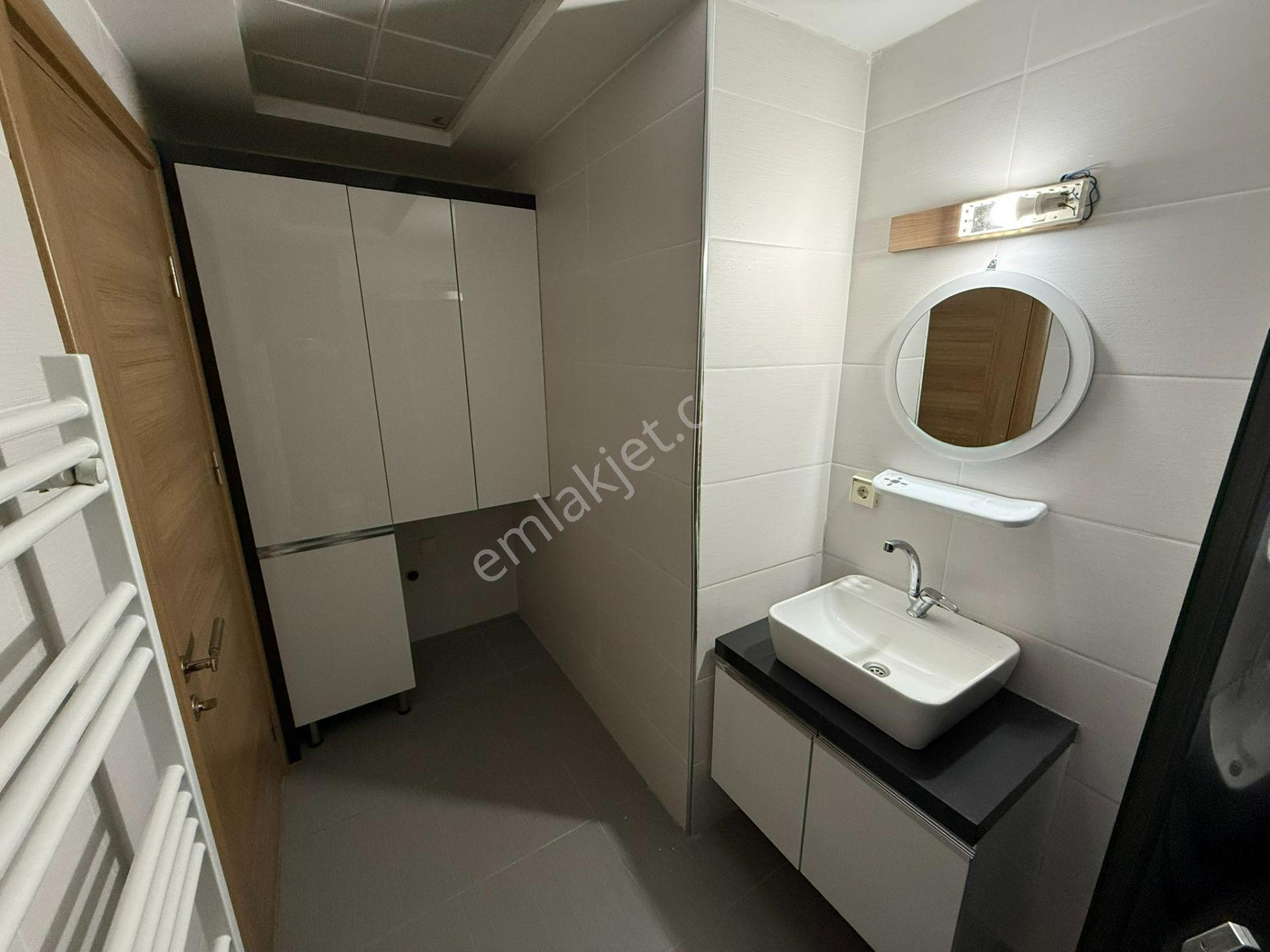 Çiğli'de Kiralık 2+1 Havuzlu Lüks Daire - Görsel 29