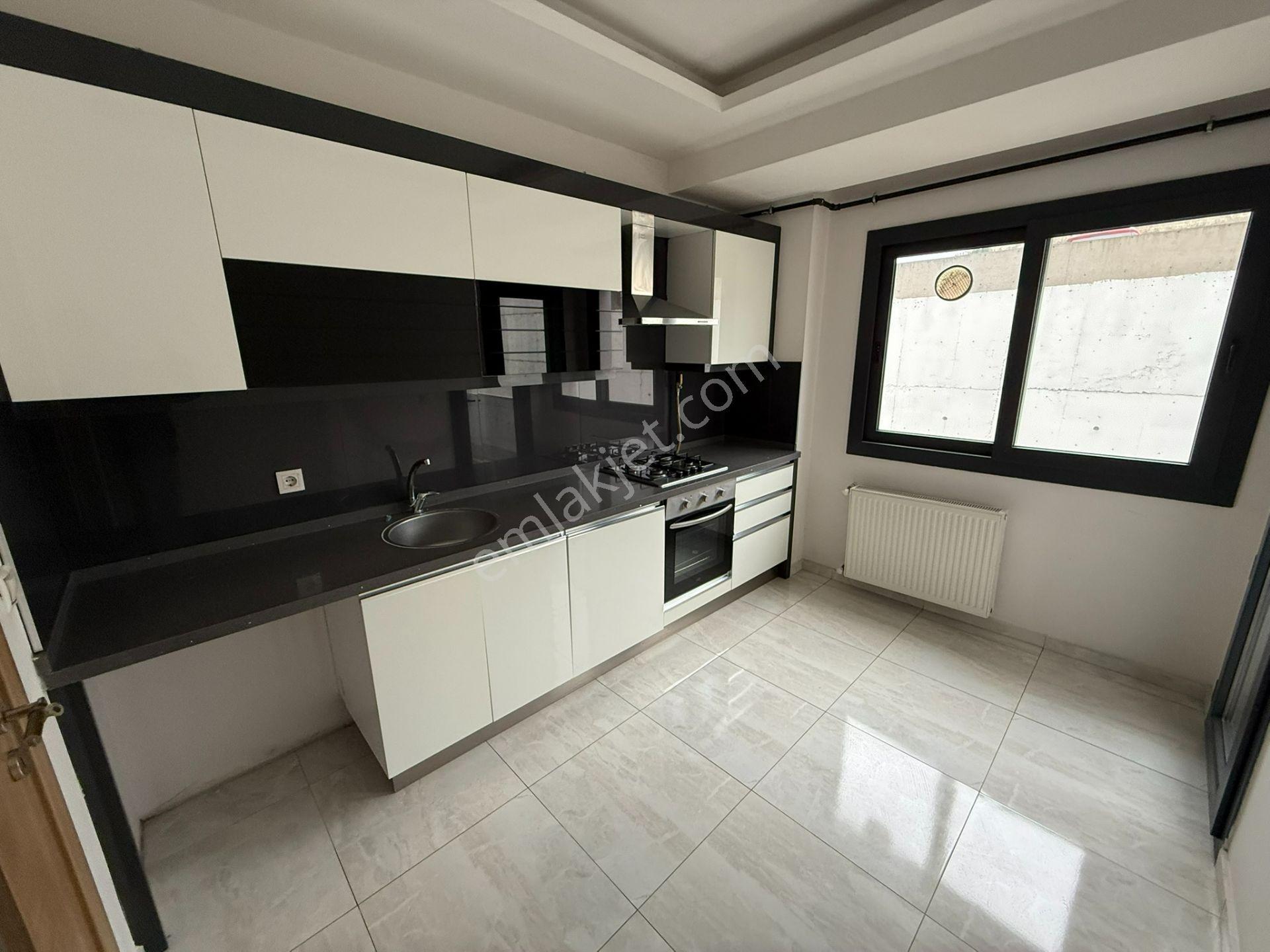 Çiğli'de Kiralık 2+1 Havuzlu Lüks Daire - Görsel 9