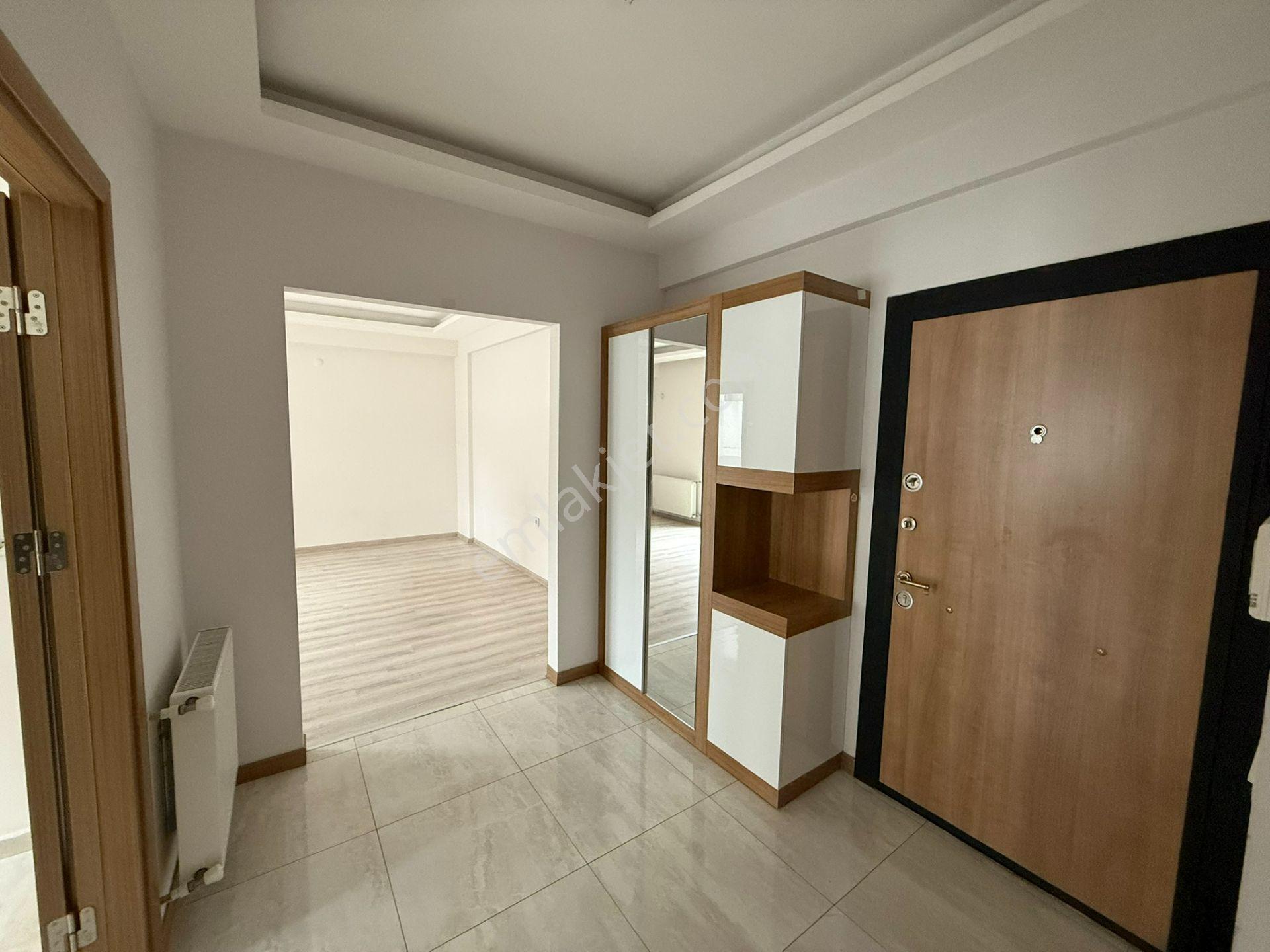 Çiğli'de Kiralık 2+1 Havuzlu Lüks Daire - Görsel 15