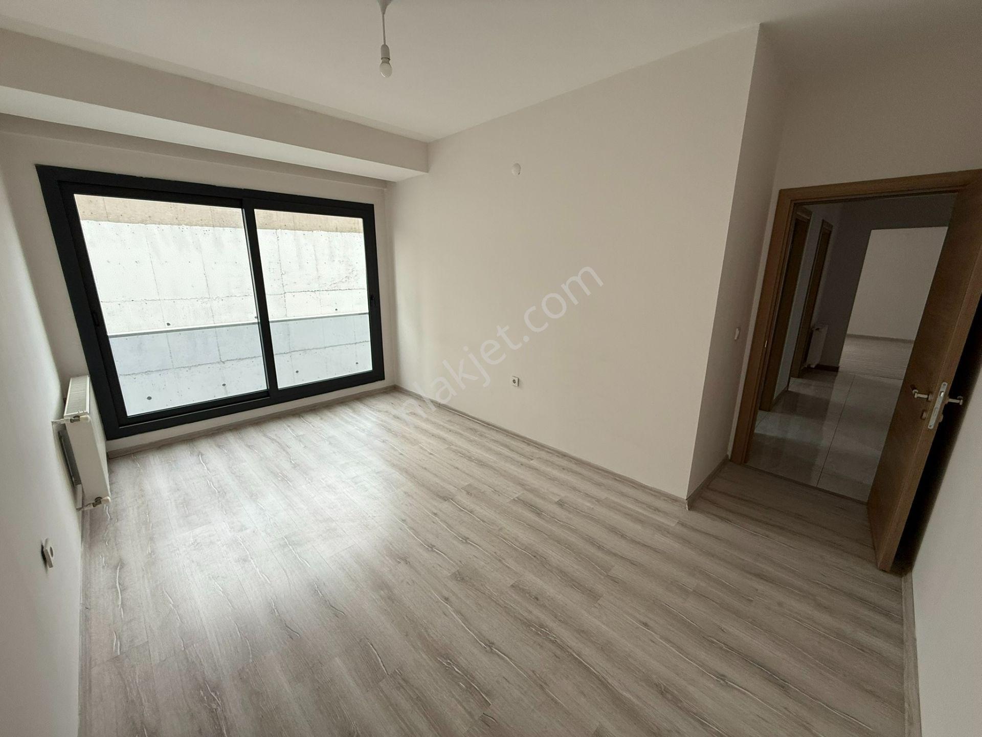 Çiğli'de Kiralık 2+1 Havuzlu Lüks Daire - Görsel 17