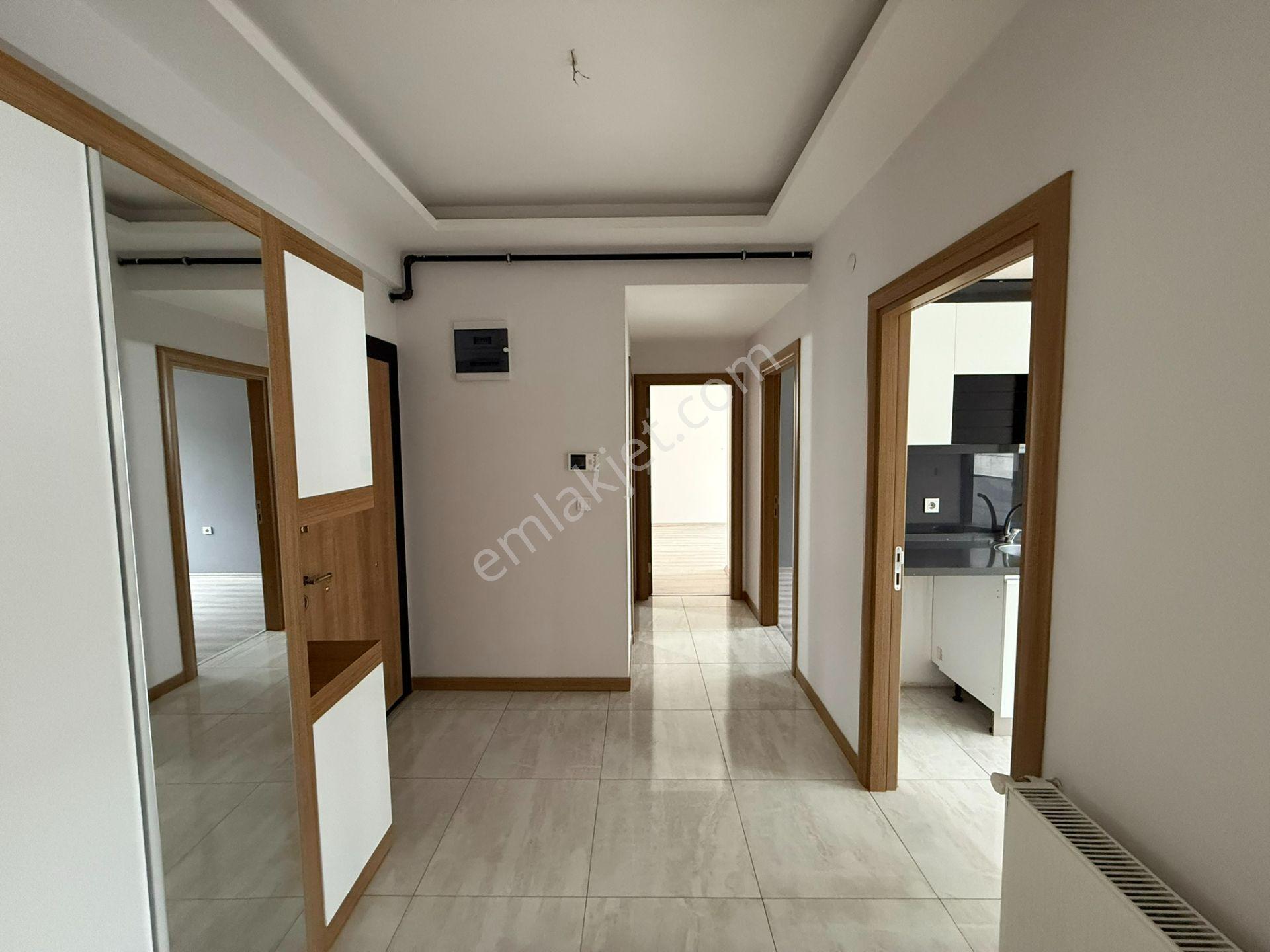 Çiğli'de Kiralık 2+1 Havuzlu Lüks Daire - Görsel 13