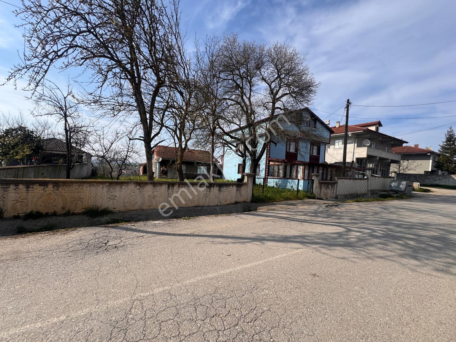 Ak Emlak'dan 1.530 M2 Arsa İçinde Tek Katlı Betonarme Ev Ve Ahır - Görsel 4