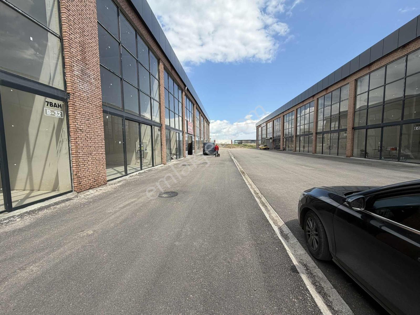 Tr Invest Mega Yenikent Projesinden Kiralık Dükkan 80m2 - Görsel 4