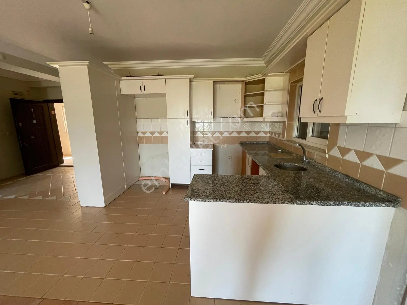 3+1 Havuzlu Sitede Dev Arsa Paylı Satılık Daire - Görsel 4