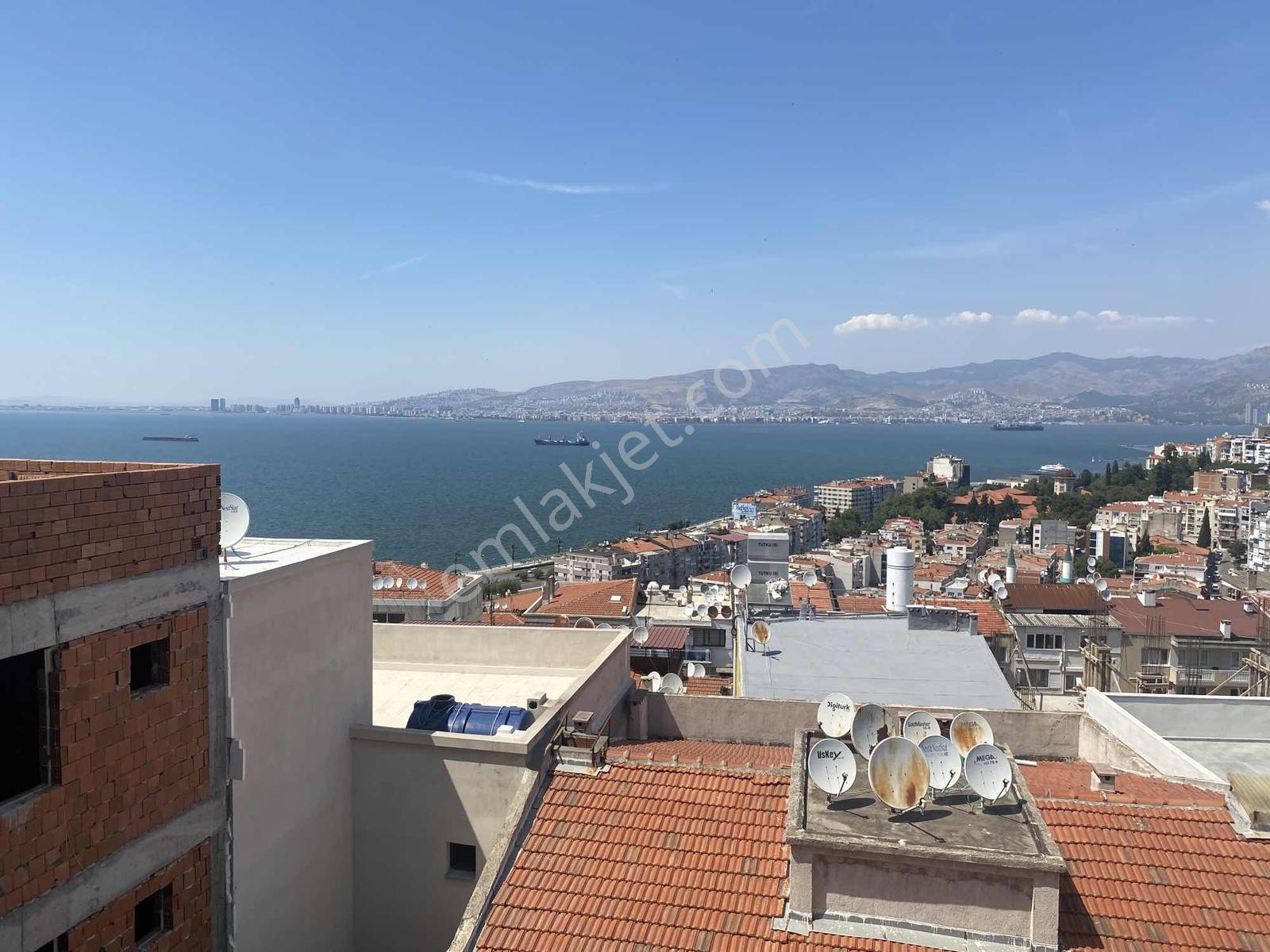 Konak Üçyol'da Full Deniz Manzaralı Teraslı 1+1 Satılık Daire - Görsel 4
