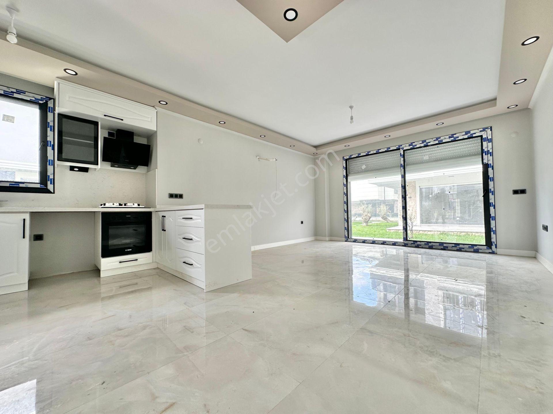 ꧁ay Emlaktan꧂küçükkuyu'da Denize Sadece 50 Metre Yüzme Havuzlu Satılık 3+1 Bağımsız Müstakil Villa - Görsel 11