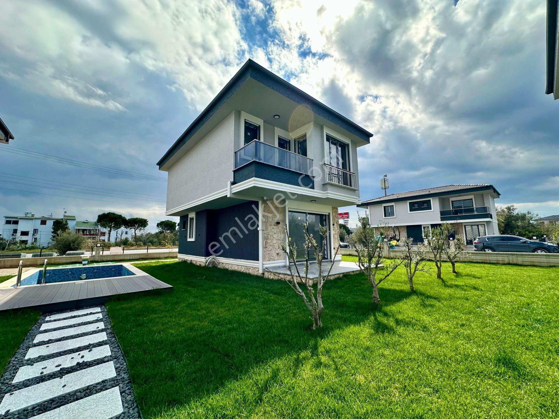 ꧁ay Emlaktan꧂küçükkuyu'da Denize Sadece 50 Metre Yüzme Havuzlu Satılık 3+1 Bağımsız Müstakil Villa - Görsel 2