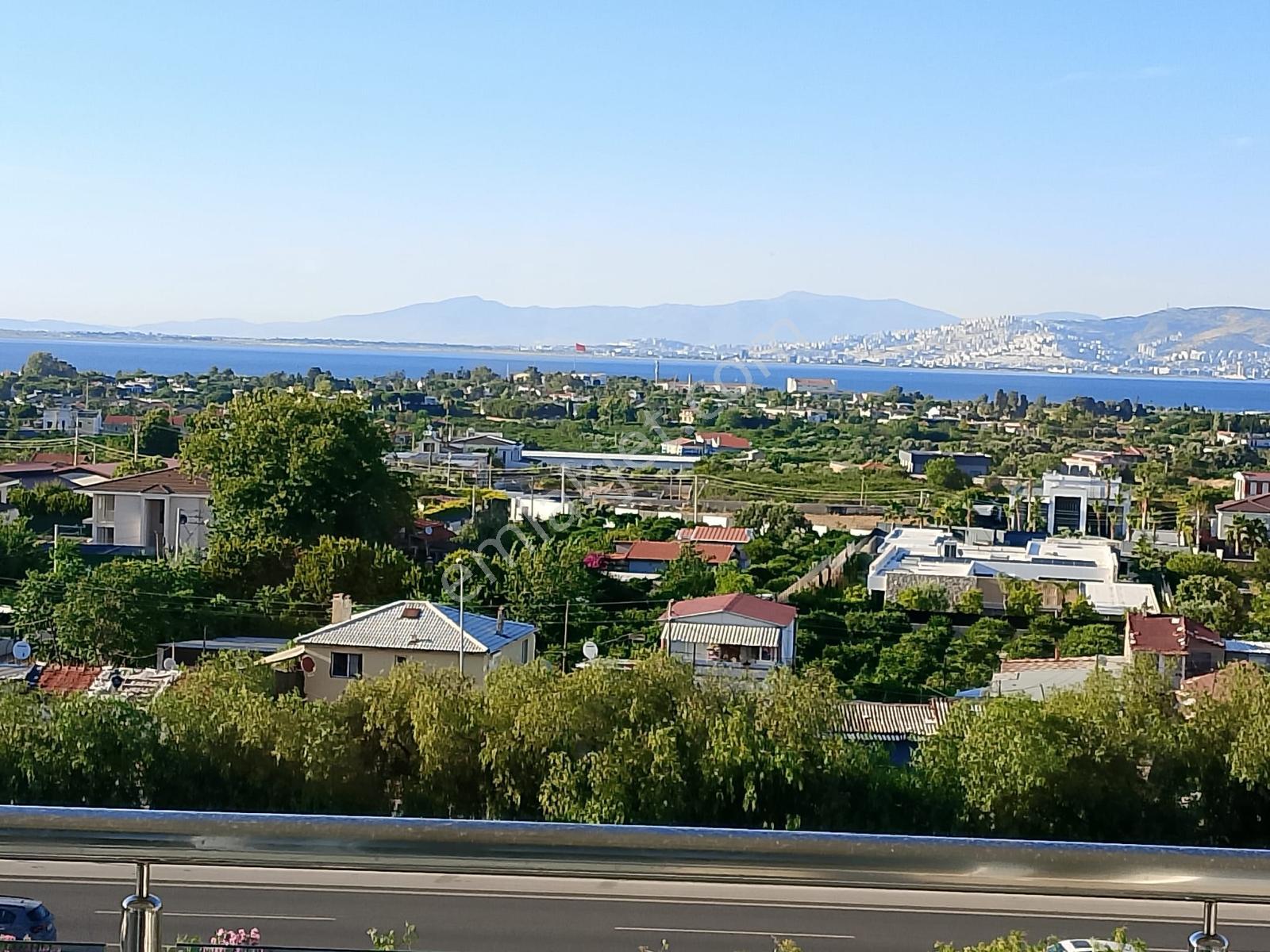 Narlıdere De Panaromik Körfez Manzaralı Daire