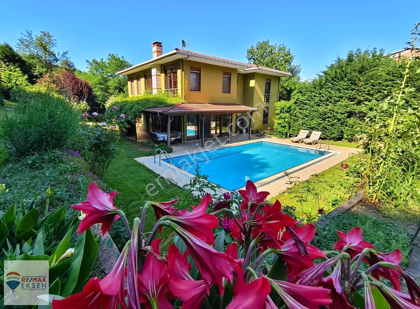 Şile Satmazlı' Da Satılık Havuzlu Villa 1988 M2 Bahçe 450 M2 4+1