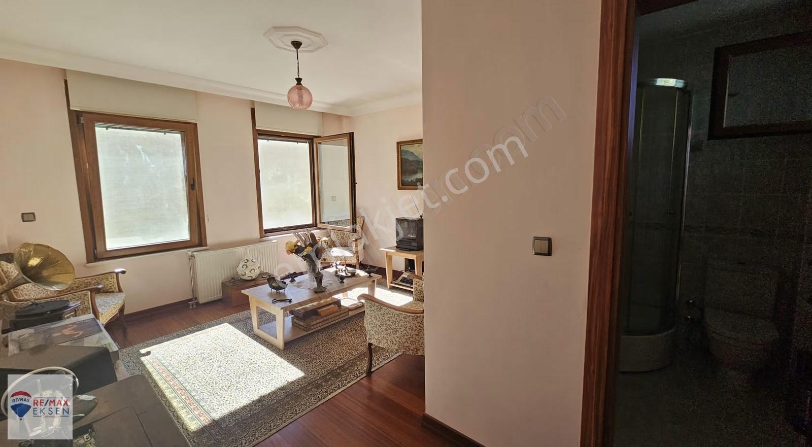 Şile Satmazlı' Da Satılık Havuzlu Villa 1988 M2 Bahçe 450 M2 4+1 - Görsel 35