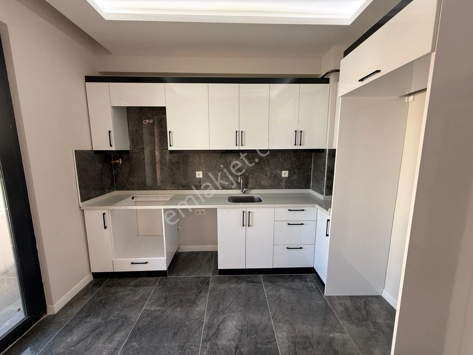 Delux'den Çınarlı Mh. Cadde Üzerinde Satılık Lux 3+1 Daire - Görsel 5