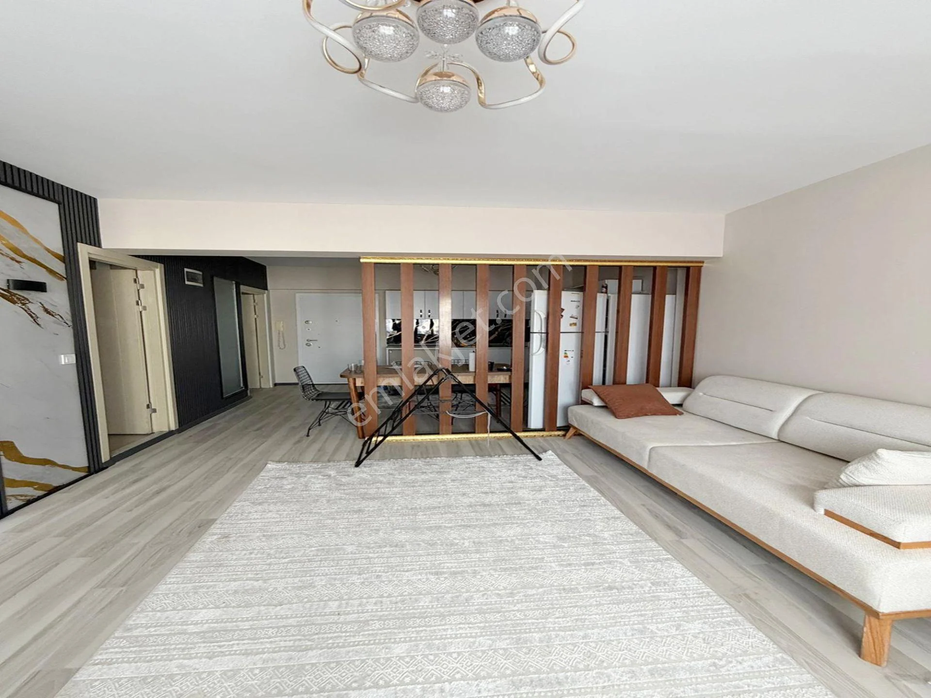 Site İçi 2+1 Yeni Eşyalı Ana Cadde Üzeri Metrobüse Yakın Daire