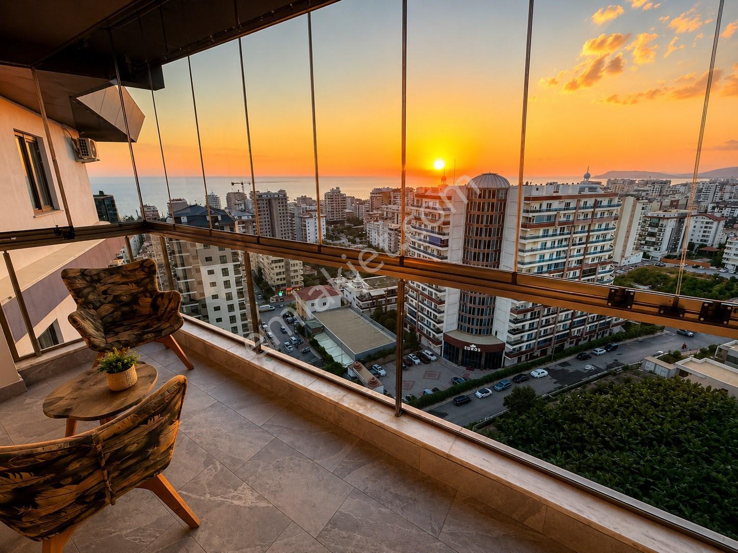 Alanya Mahmutlar'da Muhteşem Deniz Manzaralı Full Eşyalı 2+1 Satılık Daire