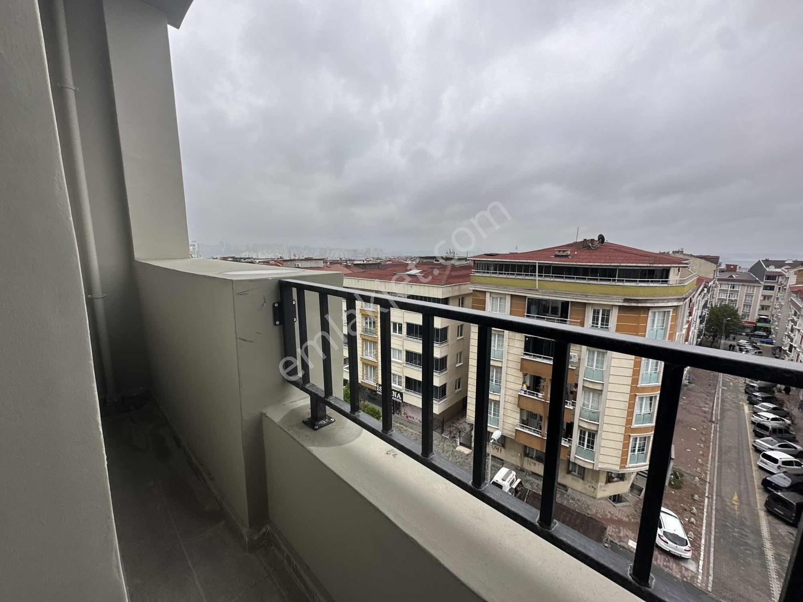 1+1 78m2 Sıfır Daıre (meydan Ardıçlı'da)