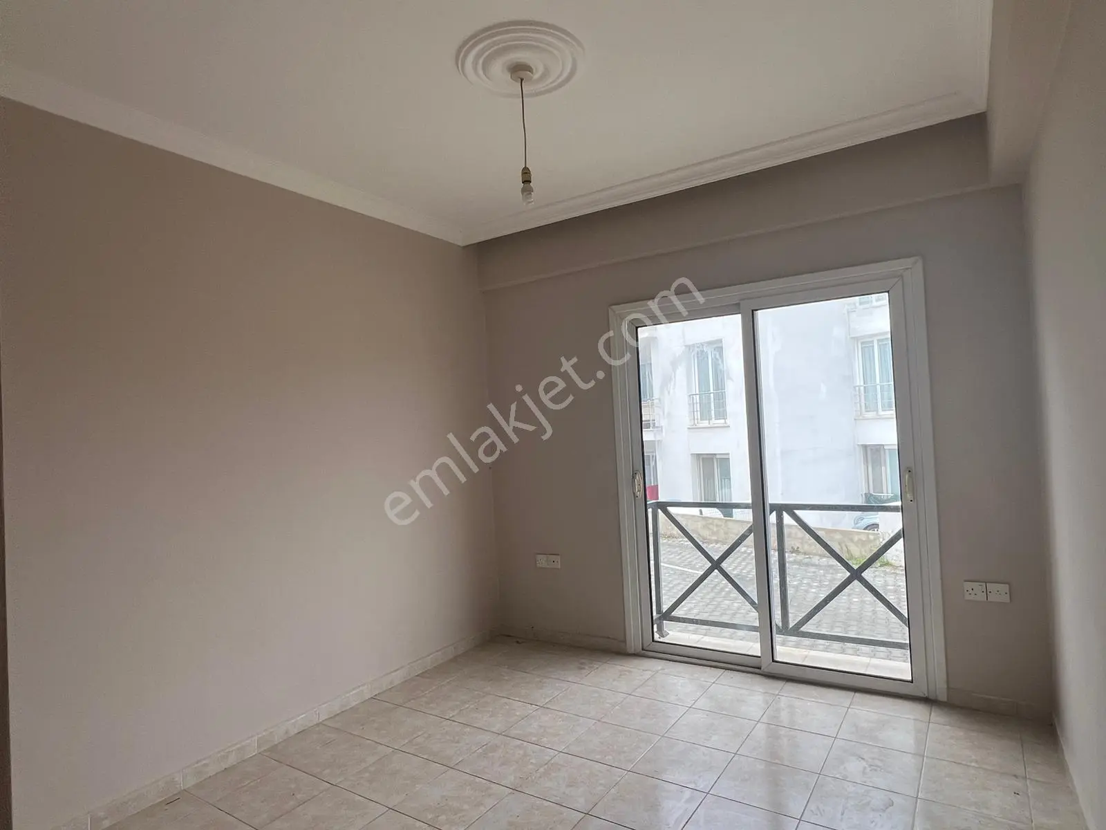Girne Kktc Alsancak'ta Fırsat Satılık 3+1 Daire Sadece £107.000 - Görsel 4