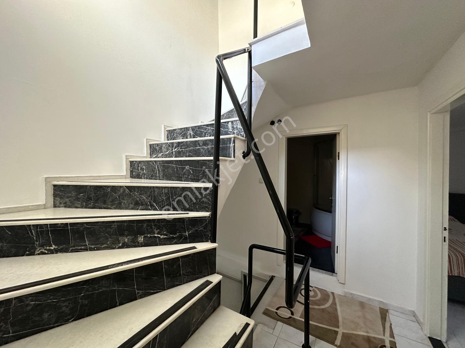 Özdere Orta Mahalle'de Denize Sıfır 5+1 Villa - Görsel 12
