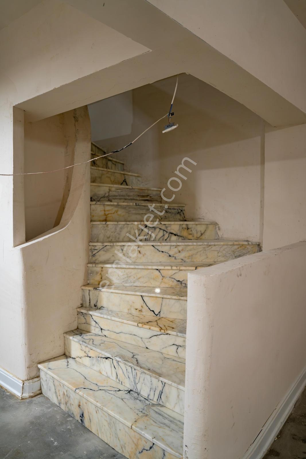Fatih Cibali'de 690 M² Komple Yenilenmiş Müstakil Ticari Bina - Görsel 4