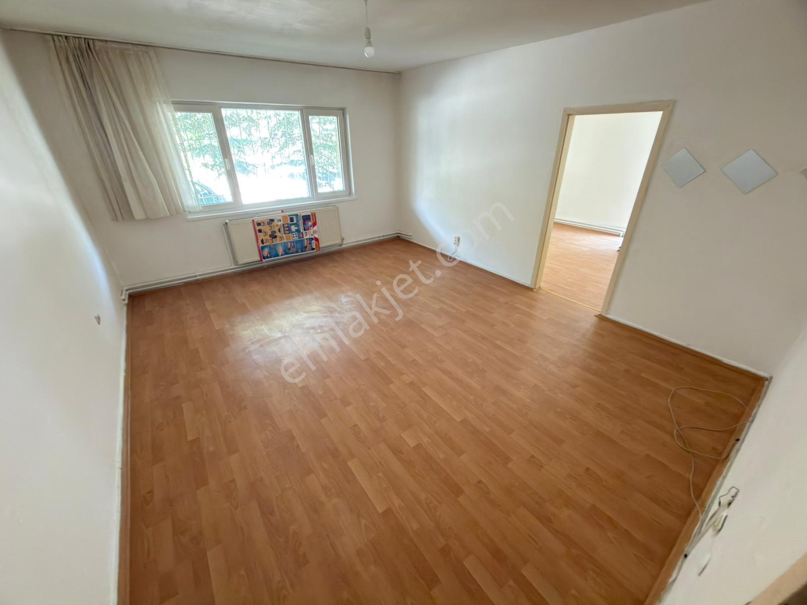 19 Mayıs'da Cadde Yakını Yüksek Giriş Balkonlu Geniş 2+1 Daire - Görsel 3