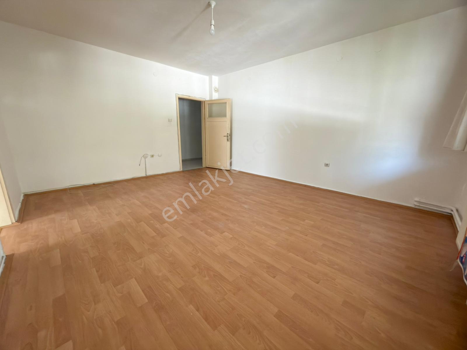19 Mayıs'da Cadde Yakını Yüksek Giriş Balkonlu Geniş 2+1 Daire - Görsel 14