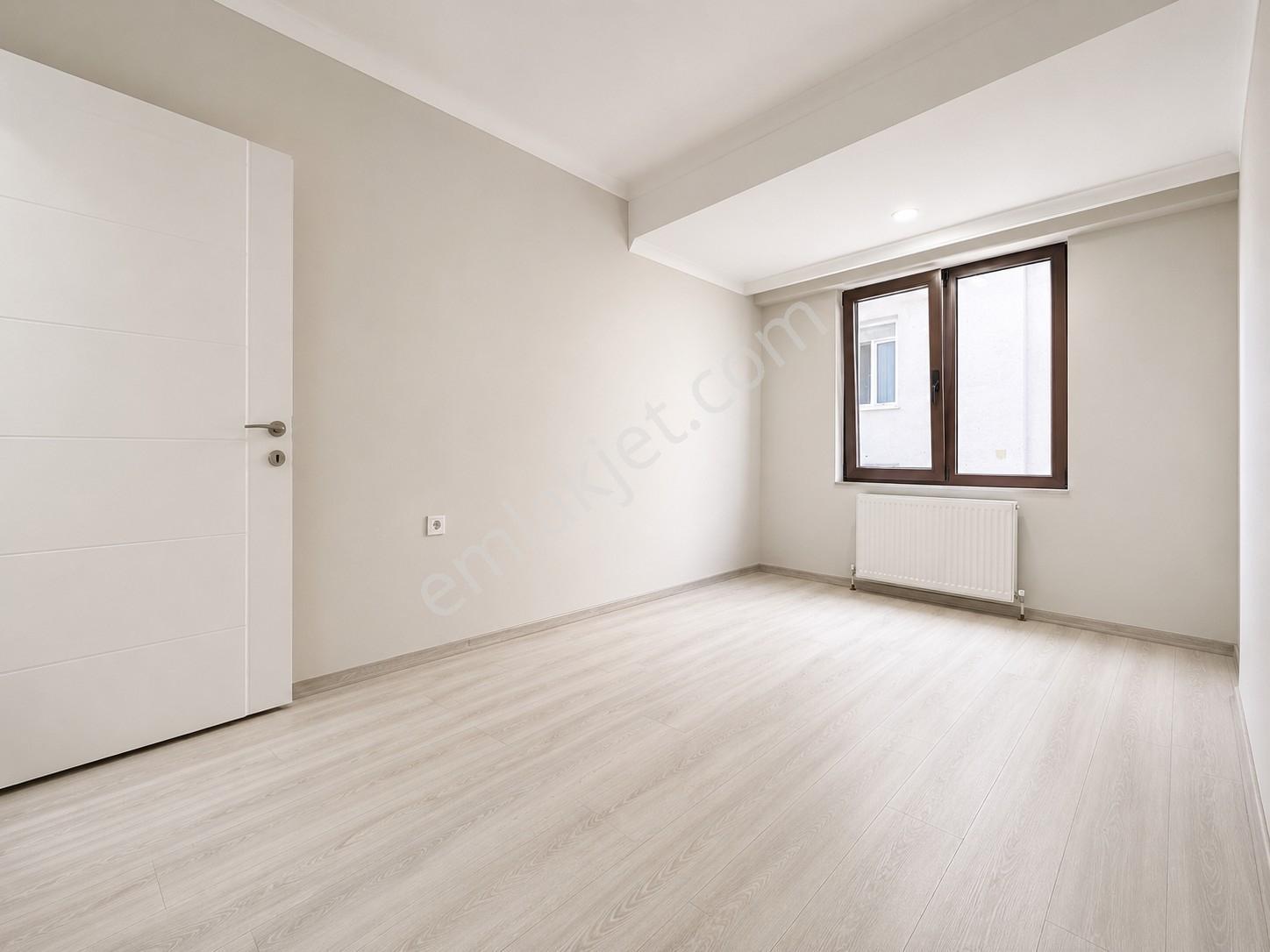 Cadde Yakını Merkezi Konumda Otoparklı 3+1 Sıfır Geniş Daire - Görsel 9