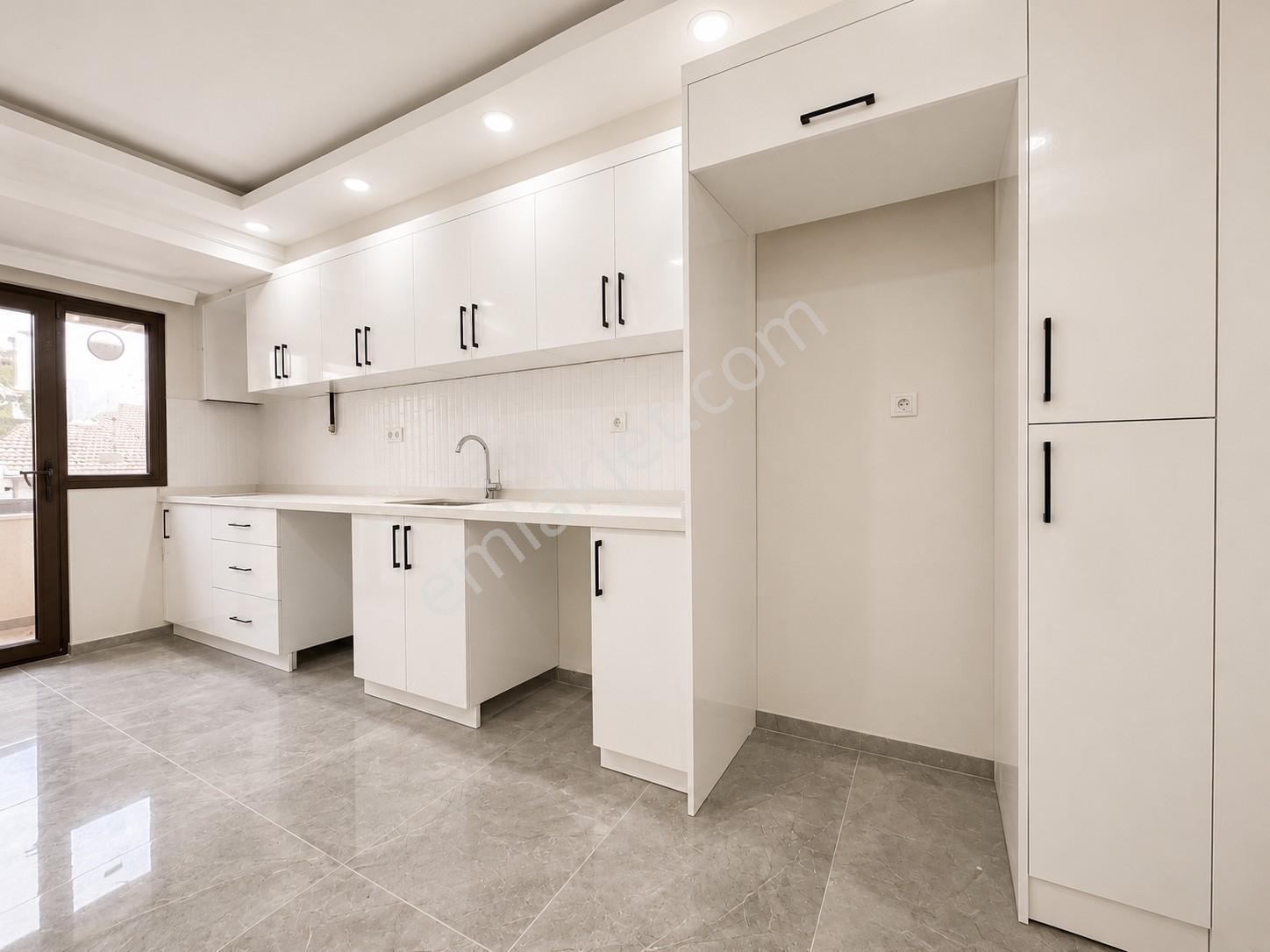Cadde Yakını Merkezi Konumda Otoparklı 3+1 Sıfır Geniş Daire - Görsel 14