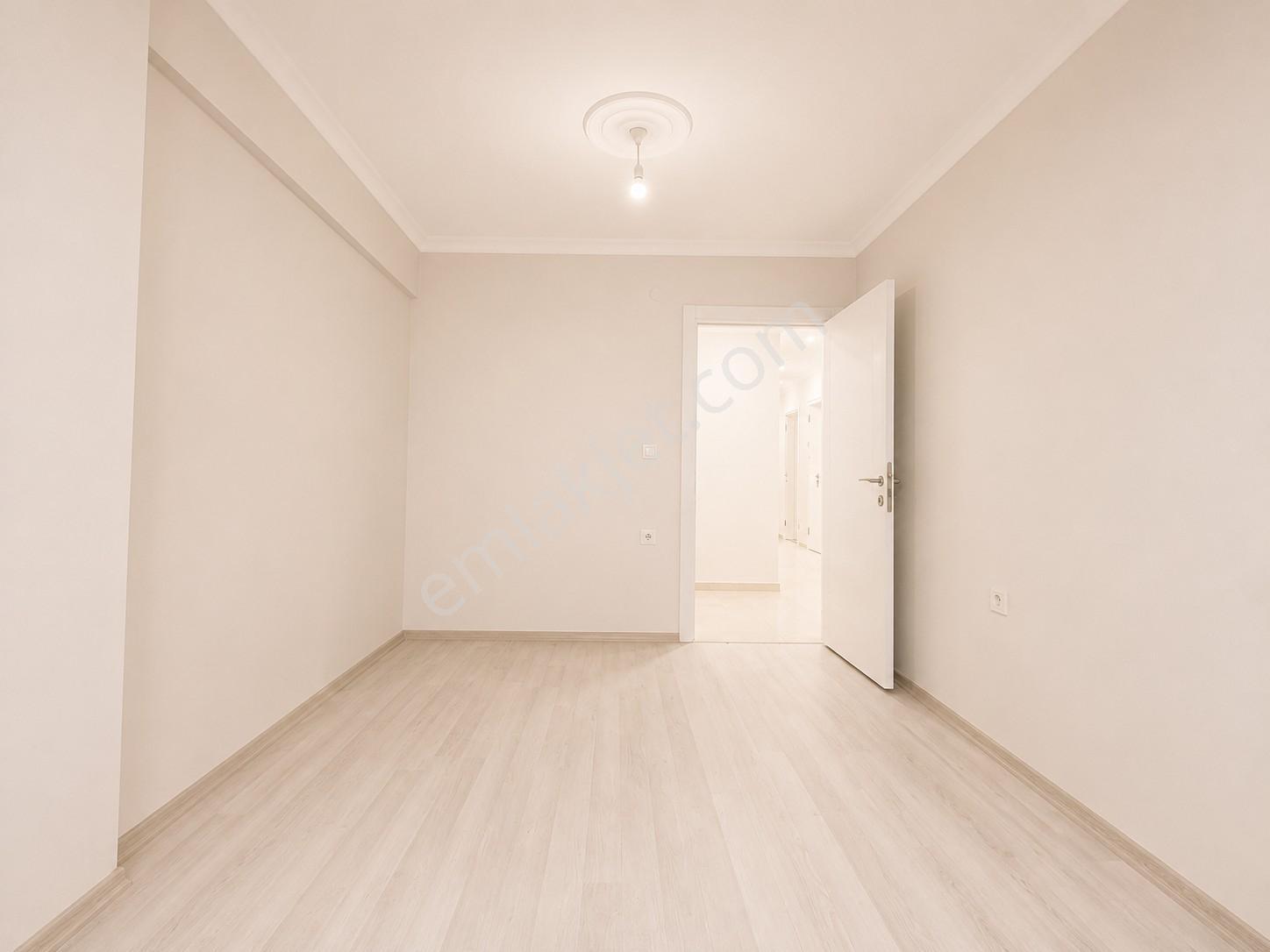 Cadde Yakını Merkezi Konumda Otoparklı 3+1 Sıfır Geniş Daire - Görsel 8