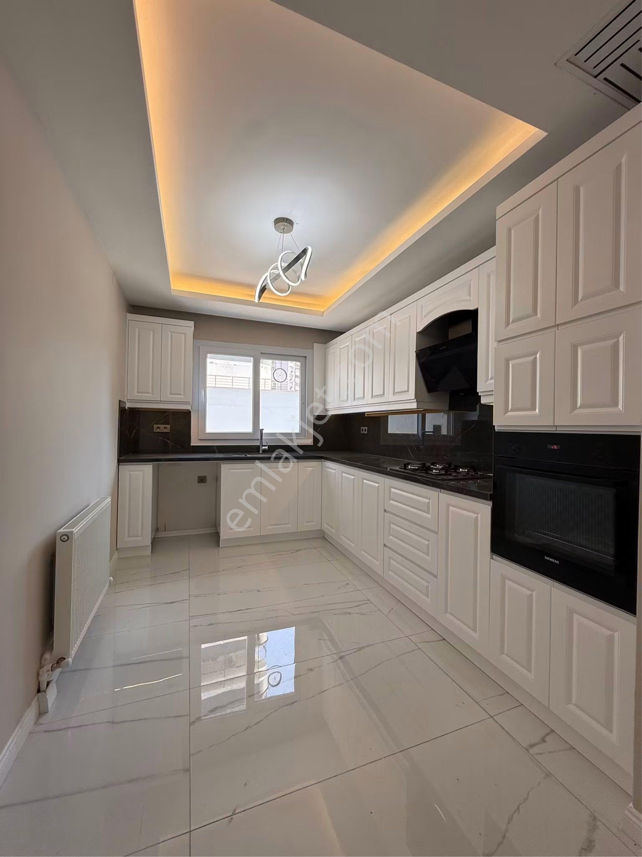 Yurt’ta Tamamı Yenilenmiş | Giyinme Odalı Çift Banyolu 4+1 Lüks Daire
